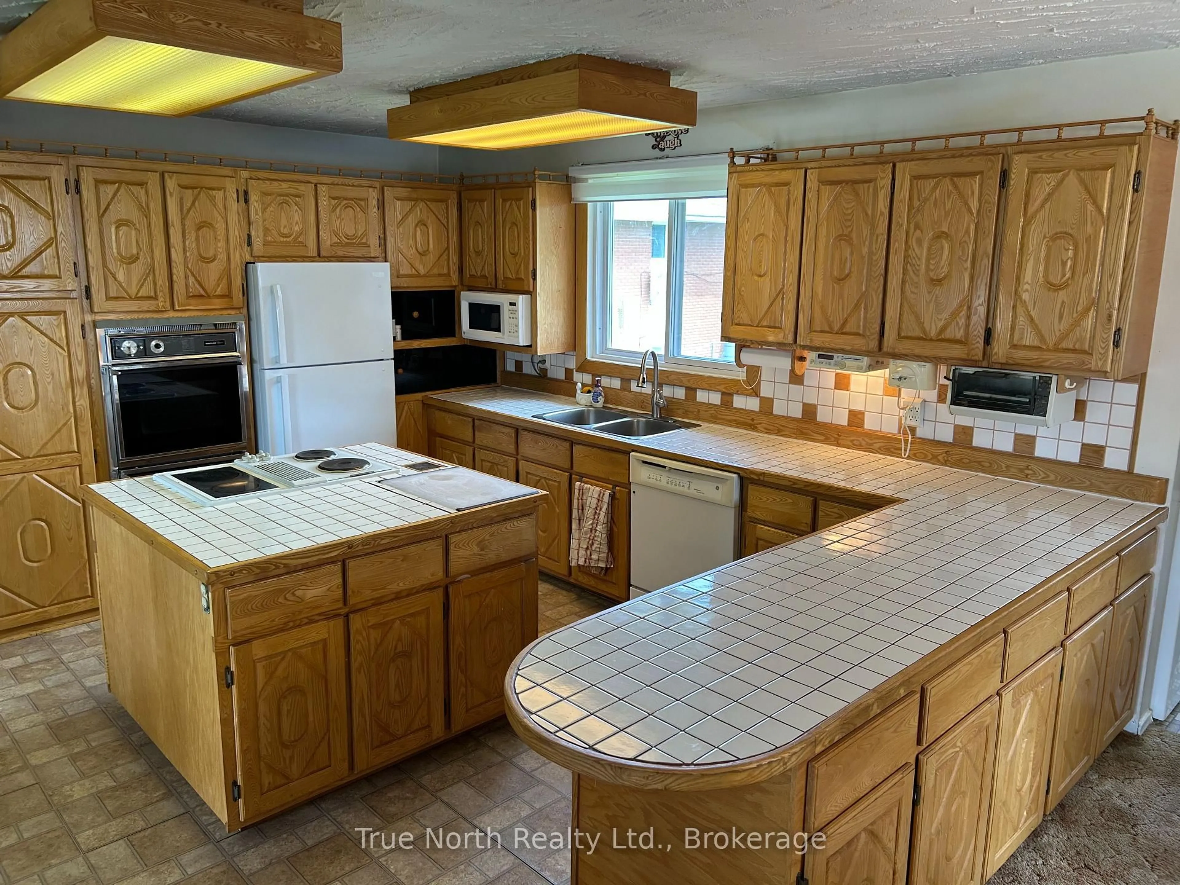 Standard kitchen, ceramic/tile floor for 16 Brock Cres, Kapuskasing Ontario P5N 2J8