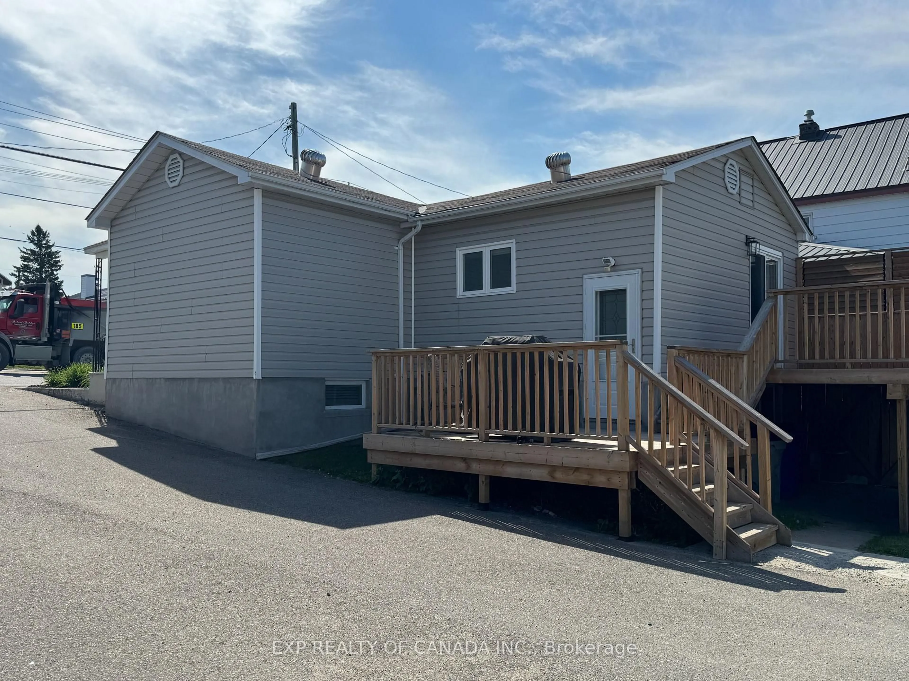 Home with vinyl exterior material, street for 509 Pine St, Timmins Ontario P4N 2L8