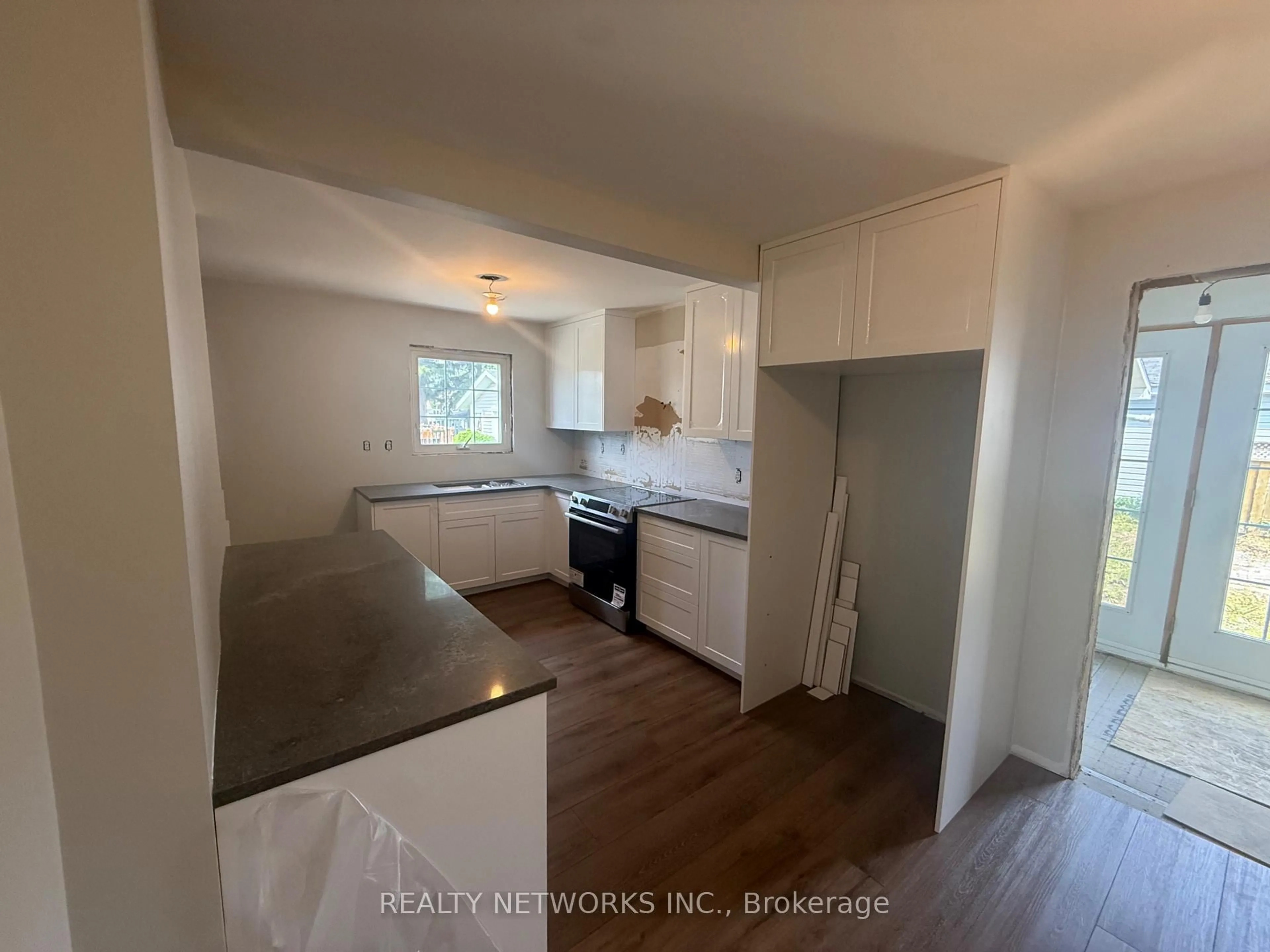 Standard kitchen, unknown for 302 Young St, Timmins Ontario P0N 1C0