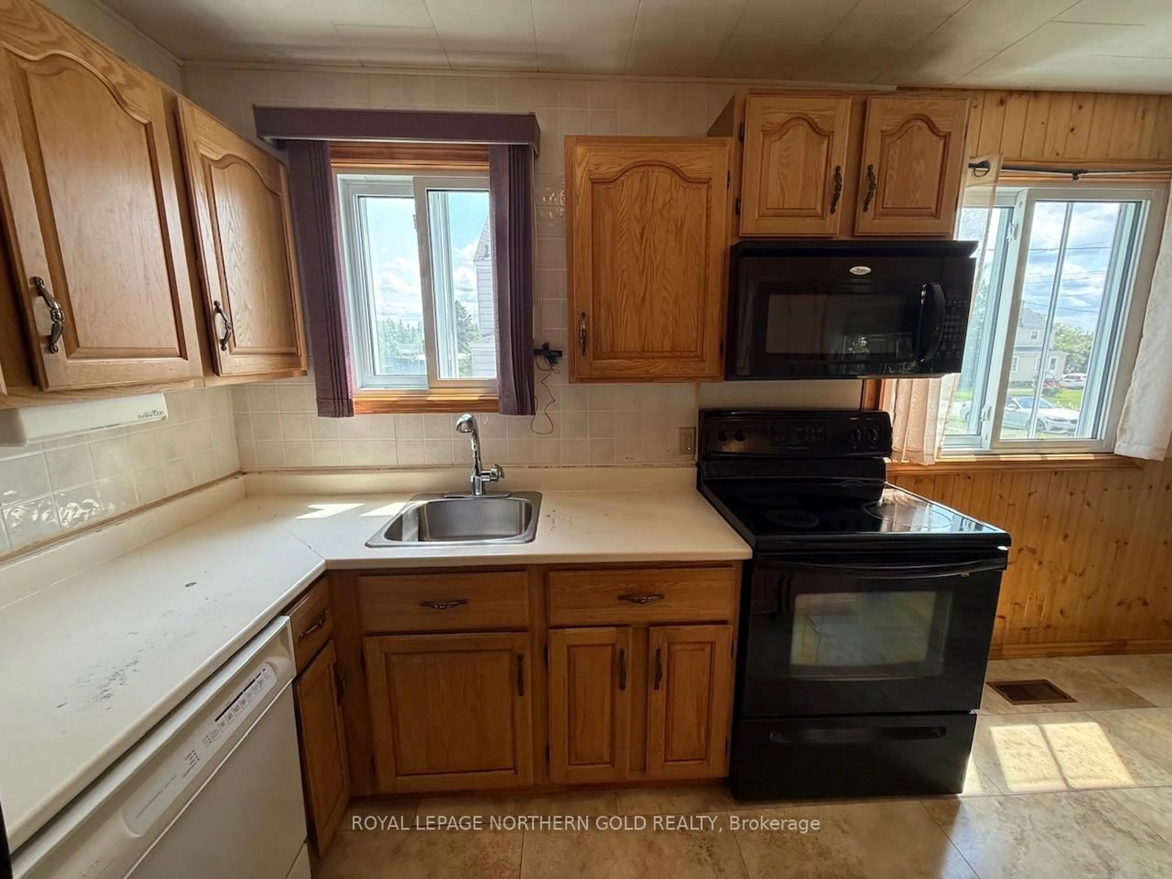 Standard kitchen, unknown for 18 Twentyseventh St, McGarry Ontario P0K 1X0