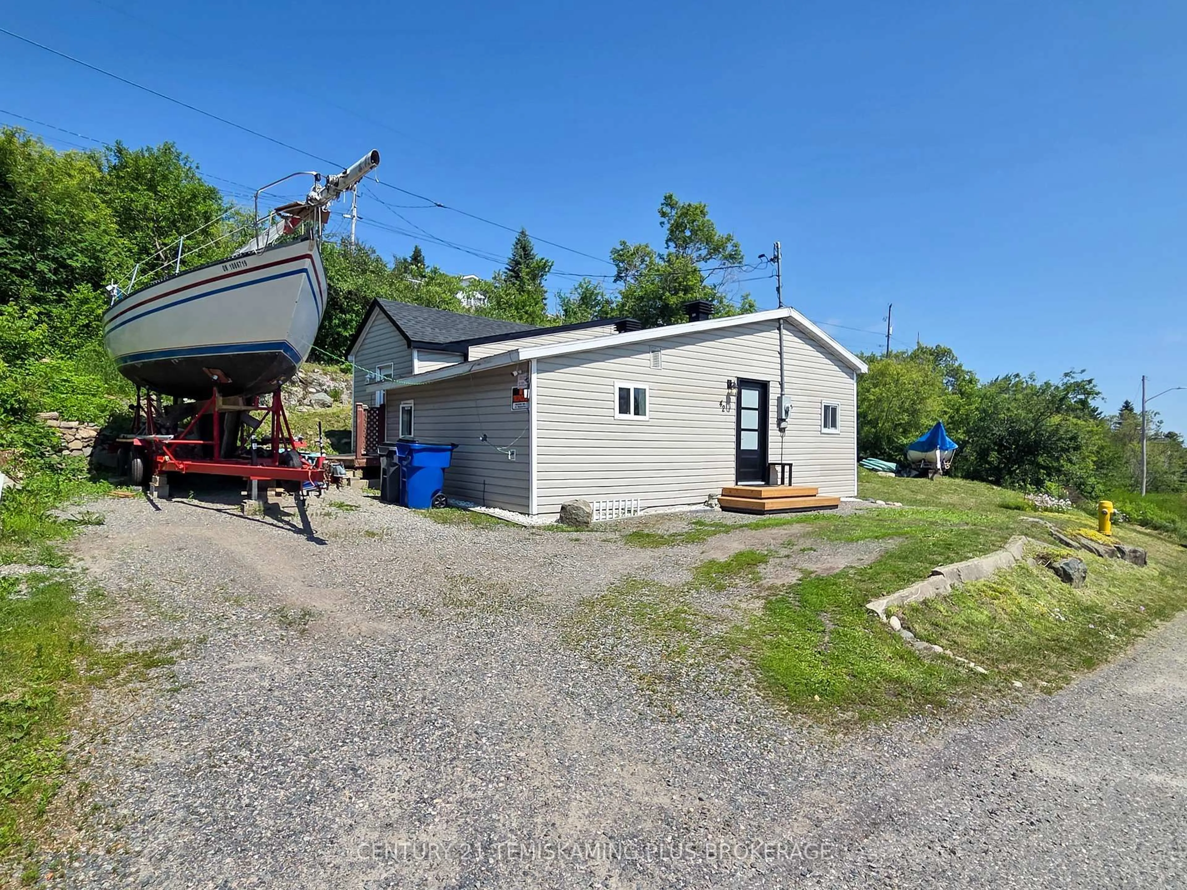 A pic from outside/outdoor area/front of a property/back of a property/a pic from drone, building for 42 Russell St, Cobalt Ontario P0J 1C0