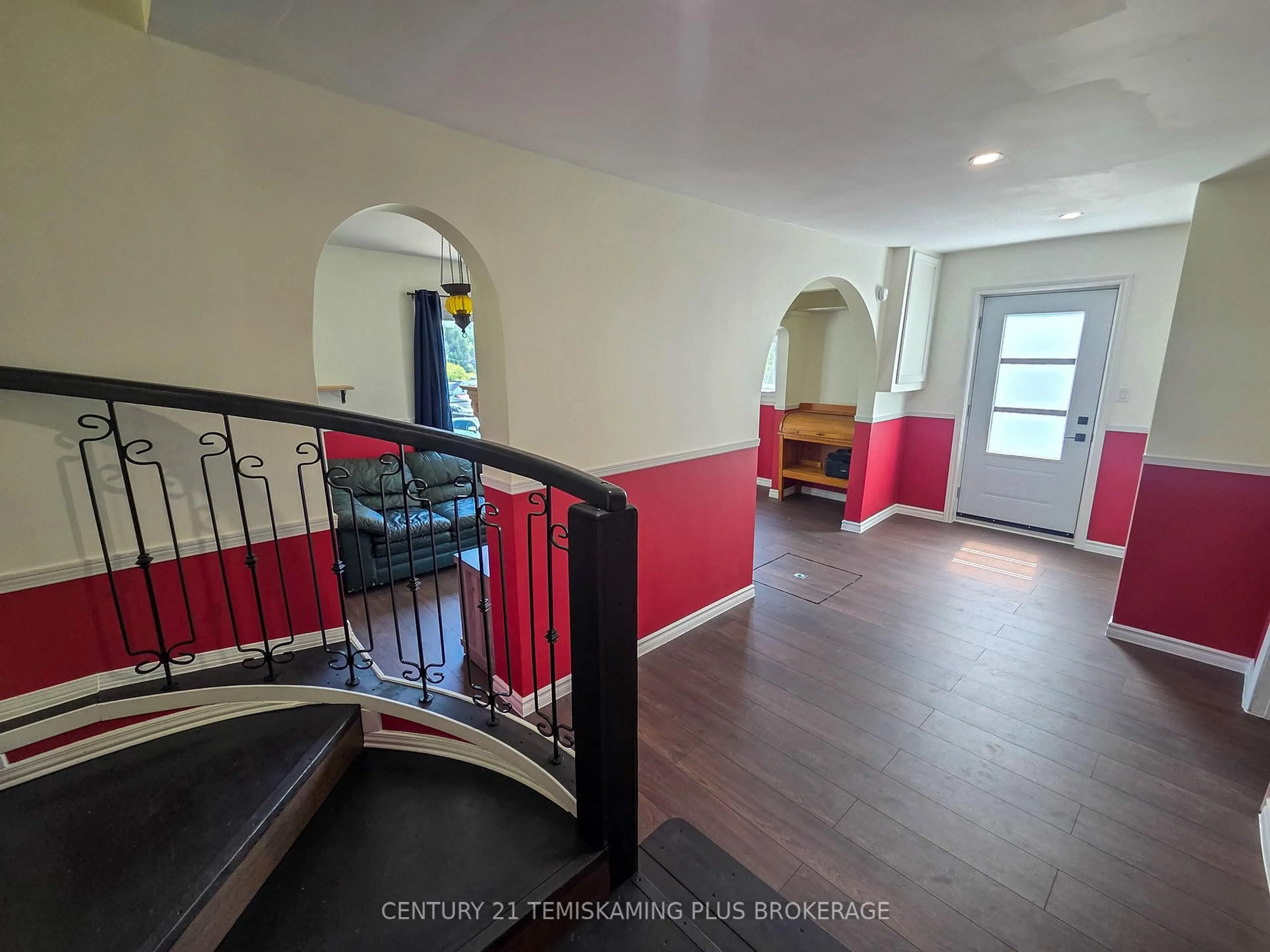 Indoor foyer for 42 Russell St, Cobalt Ontario P0J 1C0