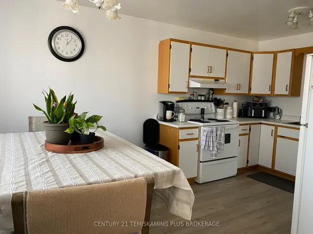 222 Whitewood Ave, Temiskaming Shores 2