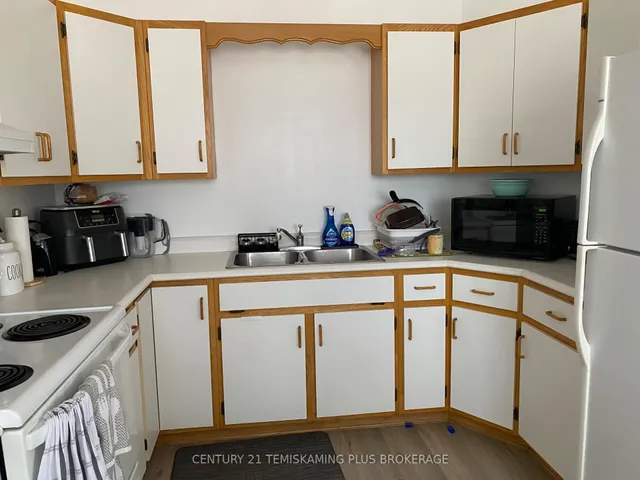 222 Whitewood Ave, Temiskaming Shores 3