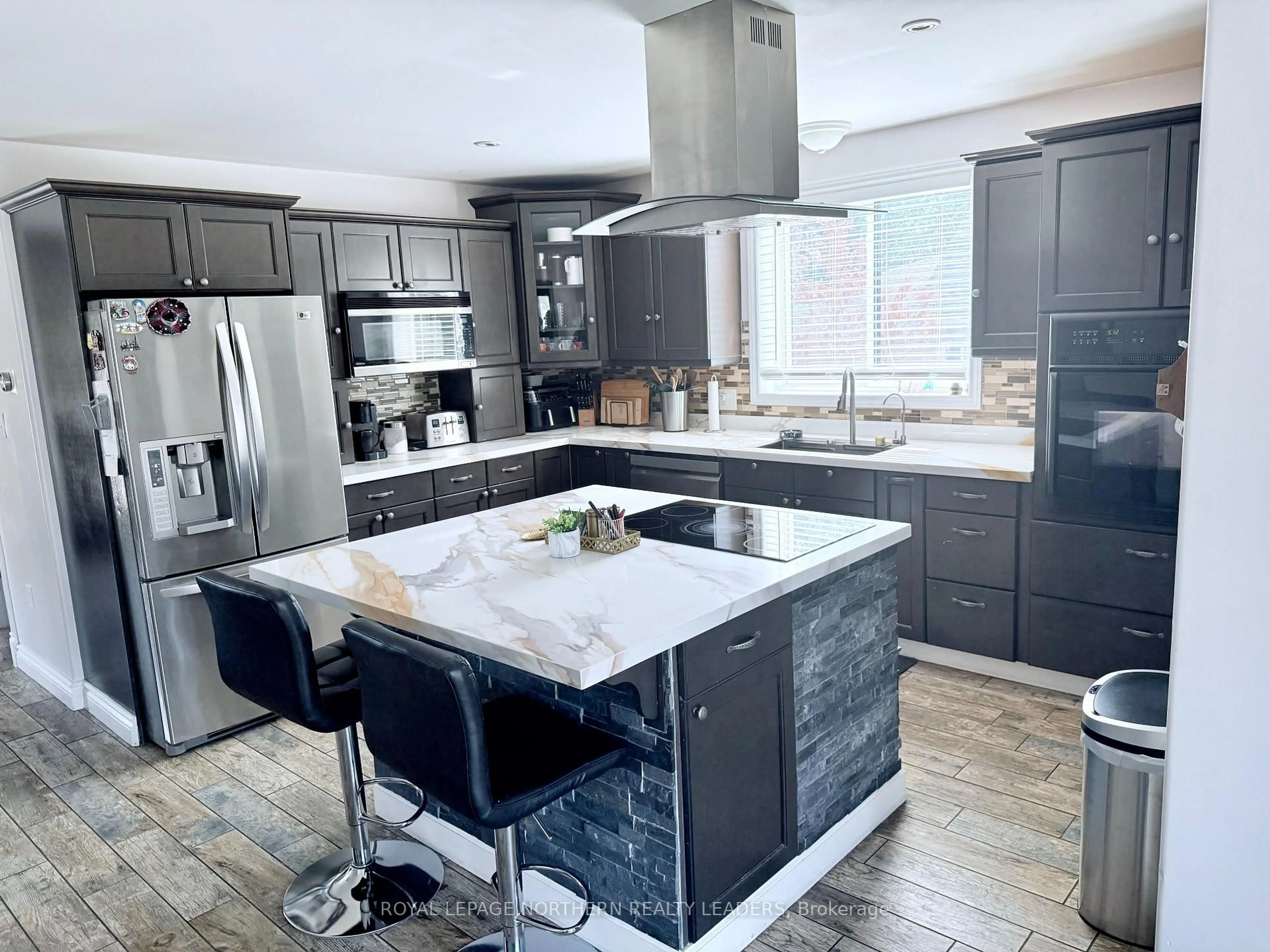 Contemporary kitchen, ceramic/tile floor for 1951 Hwy 101 East (schumacher), Timmins Ontario P0N 1H0