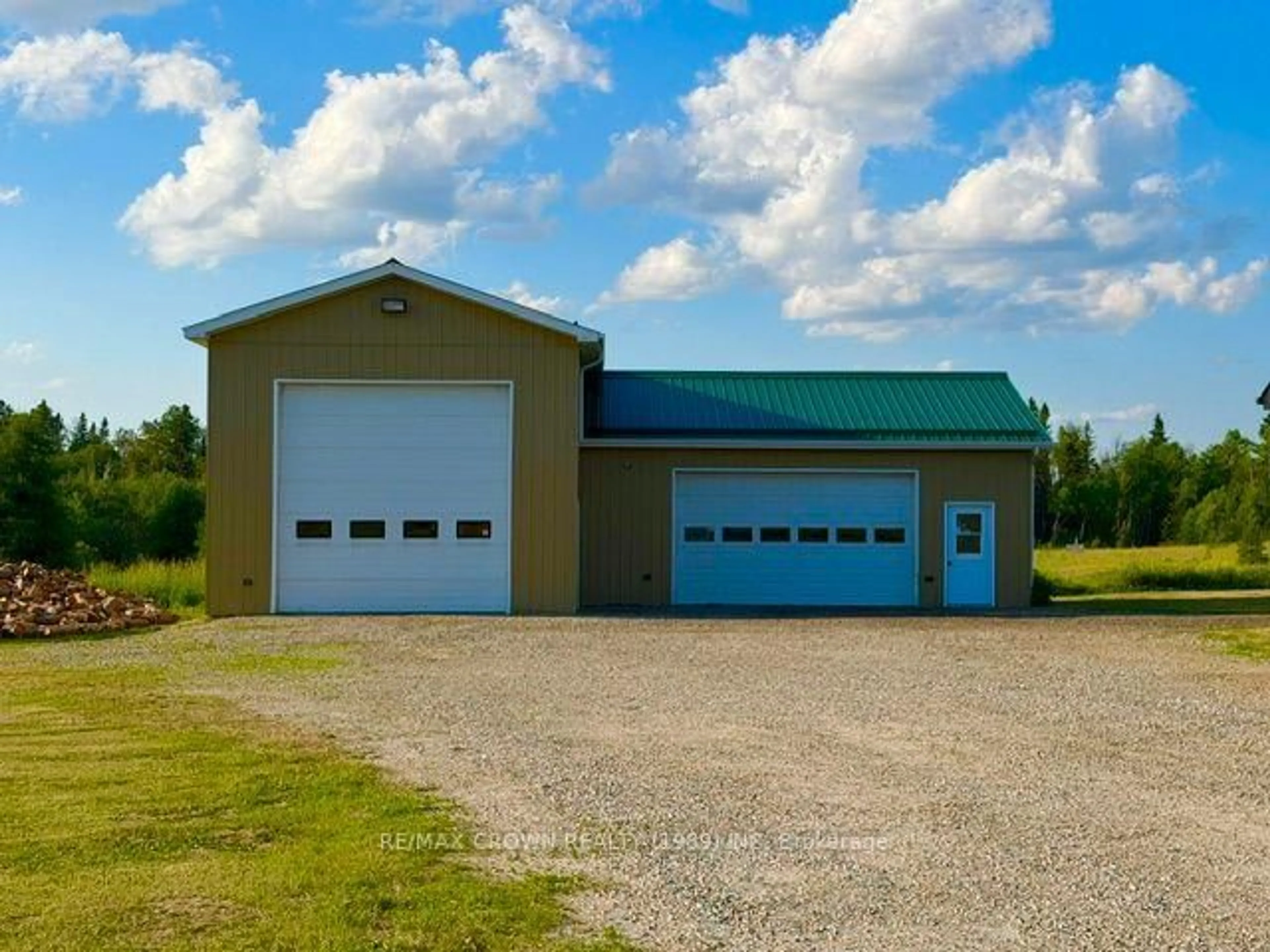 Indoor garage for 198 HIGHWAY 11 Highway, Kapuskasing Ontario P5N 2G0