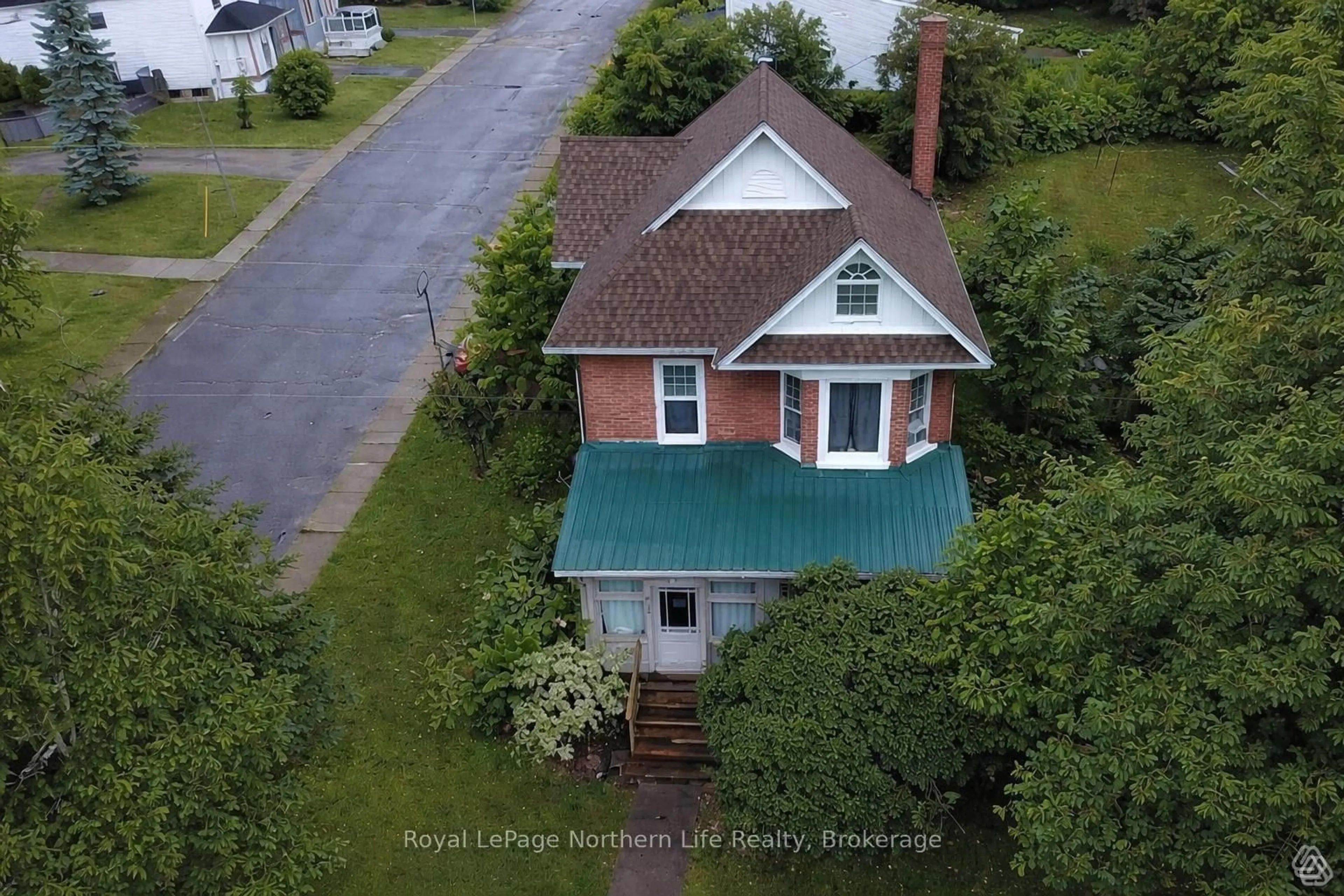A pic from outside/outdoor area/front of a property/back of a property/a pic from drone, building for 534 RORKE Ave, Temiskaming Shores Ontario P0J 1K0