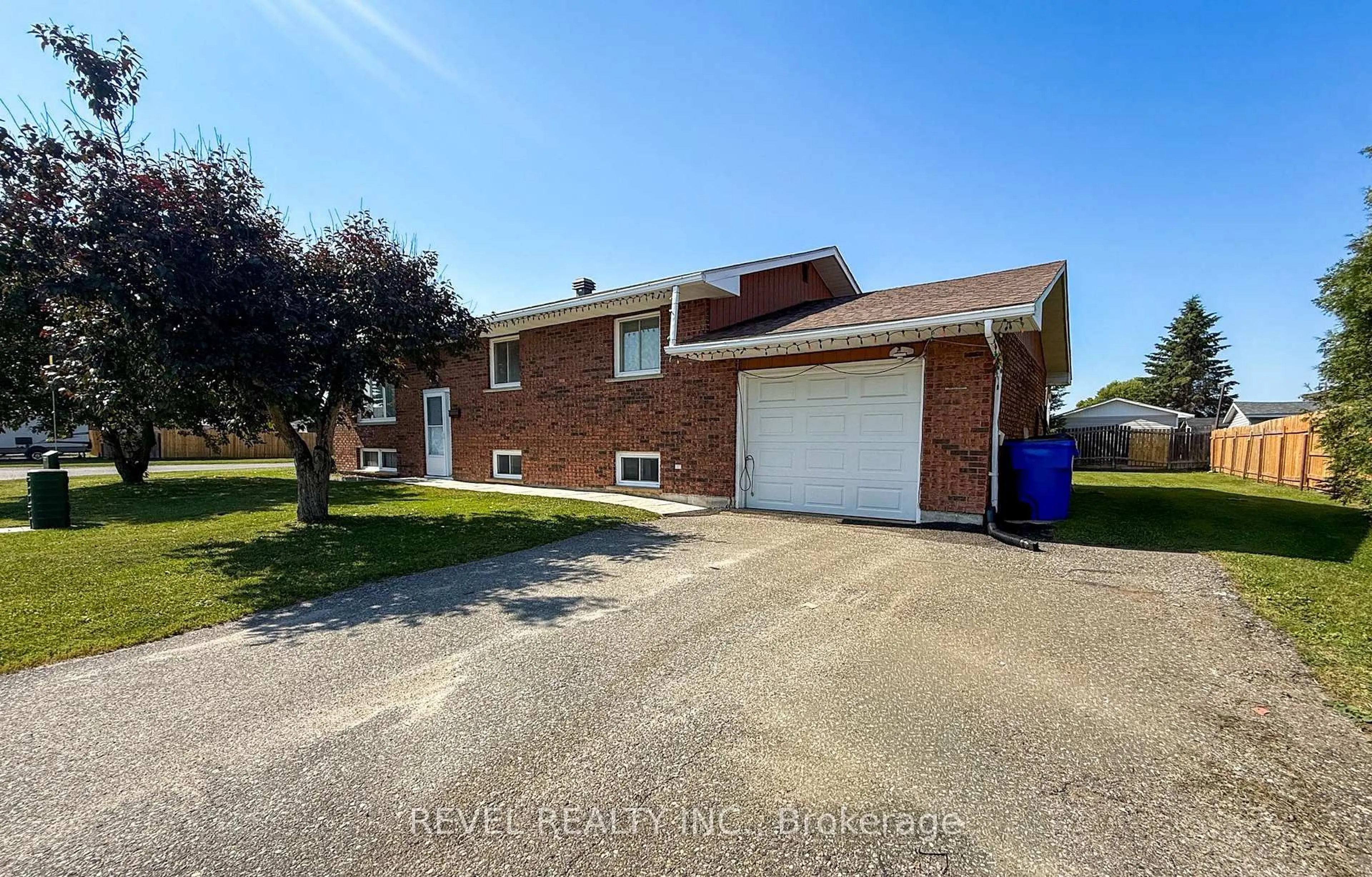 A pic from outside/outdoor area/front of a property/back of a property/a pic from drone, street for 1330 Chenier Ave, Timmins Ontario P4R 1A9