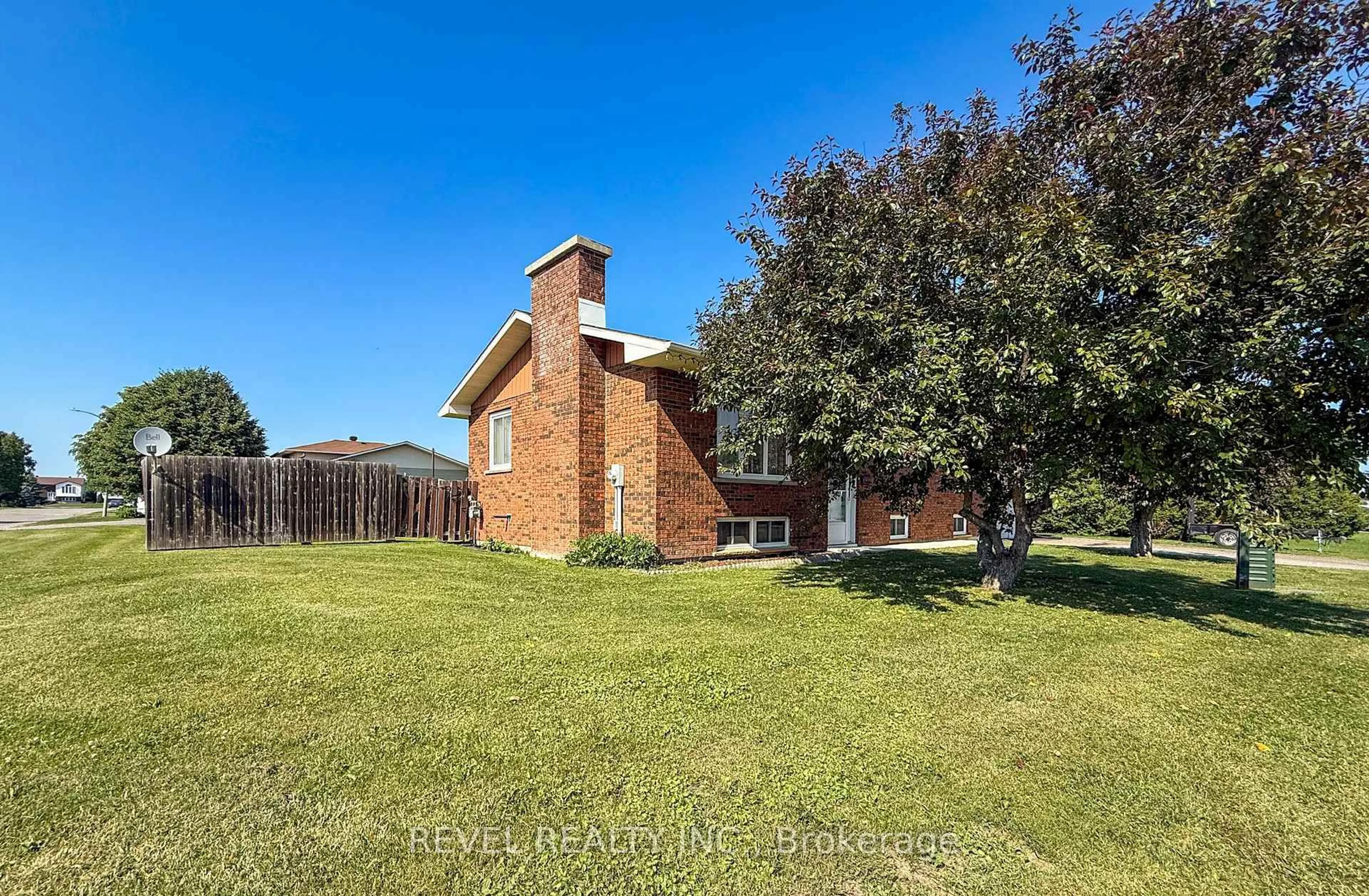A pic from outside/outdoor area/front of a property/back of a property/a pic from drone, unknown for 1330 Chenier Ave, Timmins Ontario P4R 1A9
