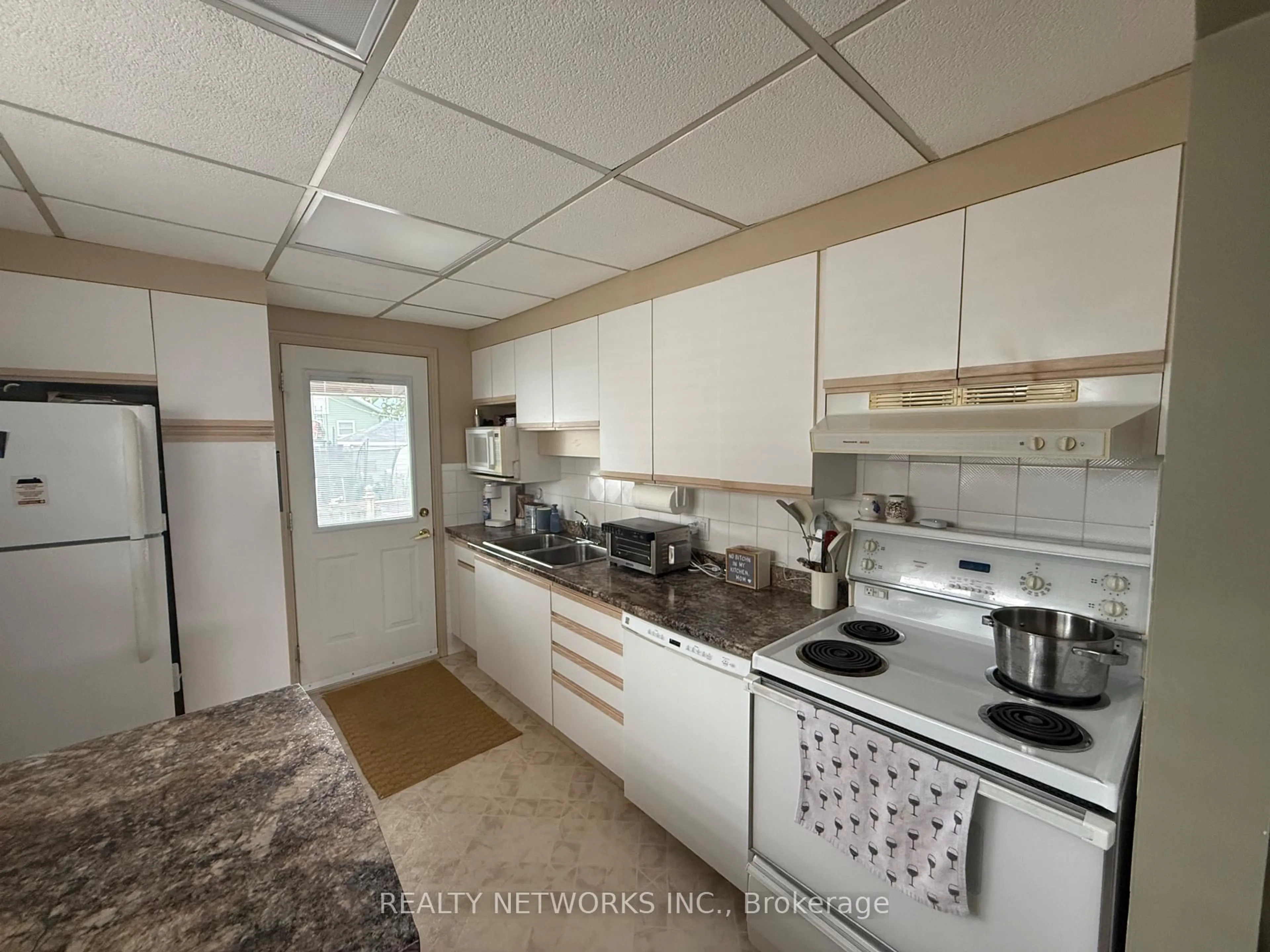 Standard kitchen, unknown for 556 Maple St, Timmins Ontario P4N 2A3