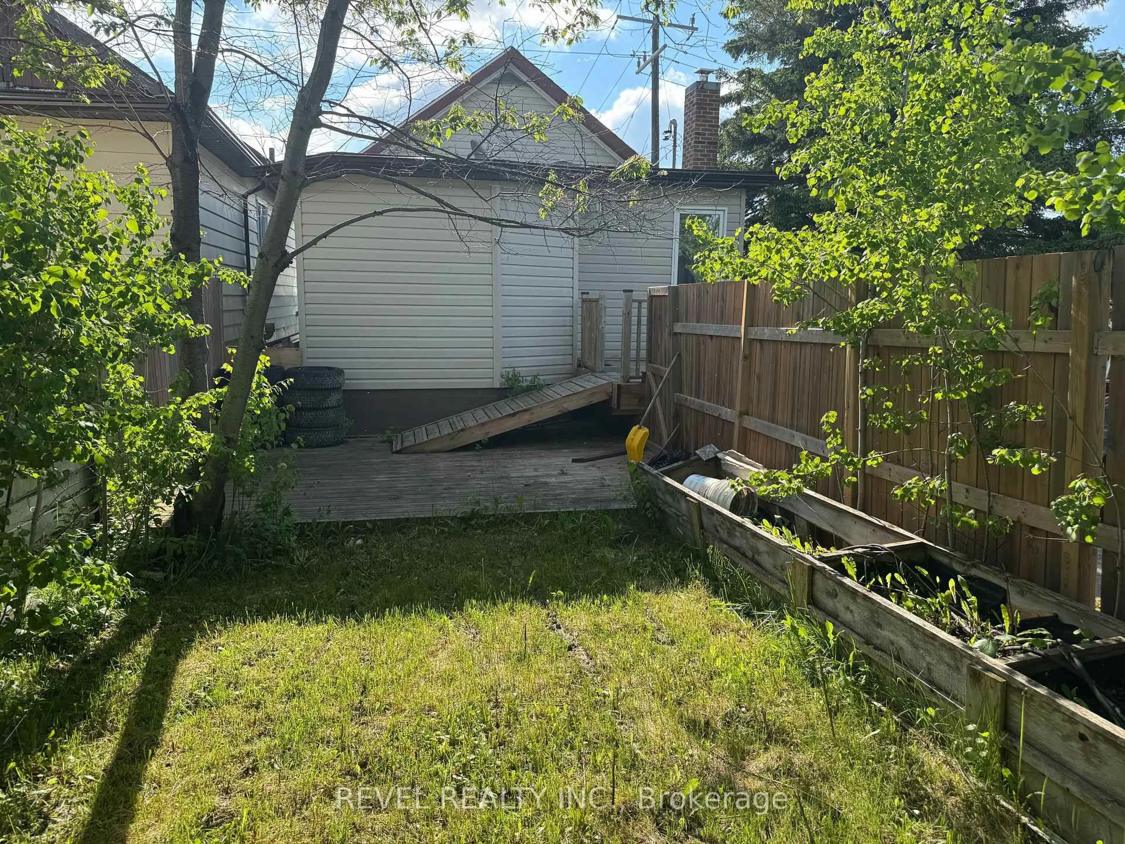 A pic from outside/outdoor area/front of a property/back of a property/a pic from drone, street for 204 Laidlaw St, Timmins Ontario P4N 2P8