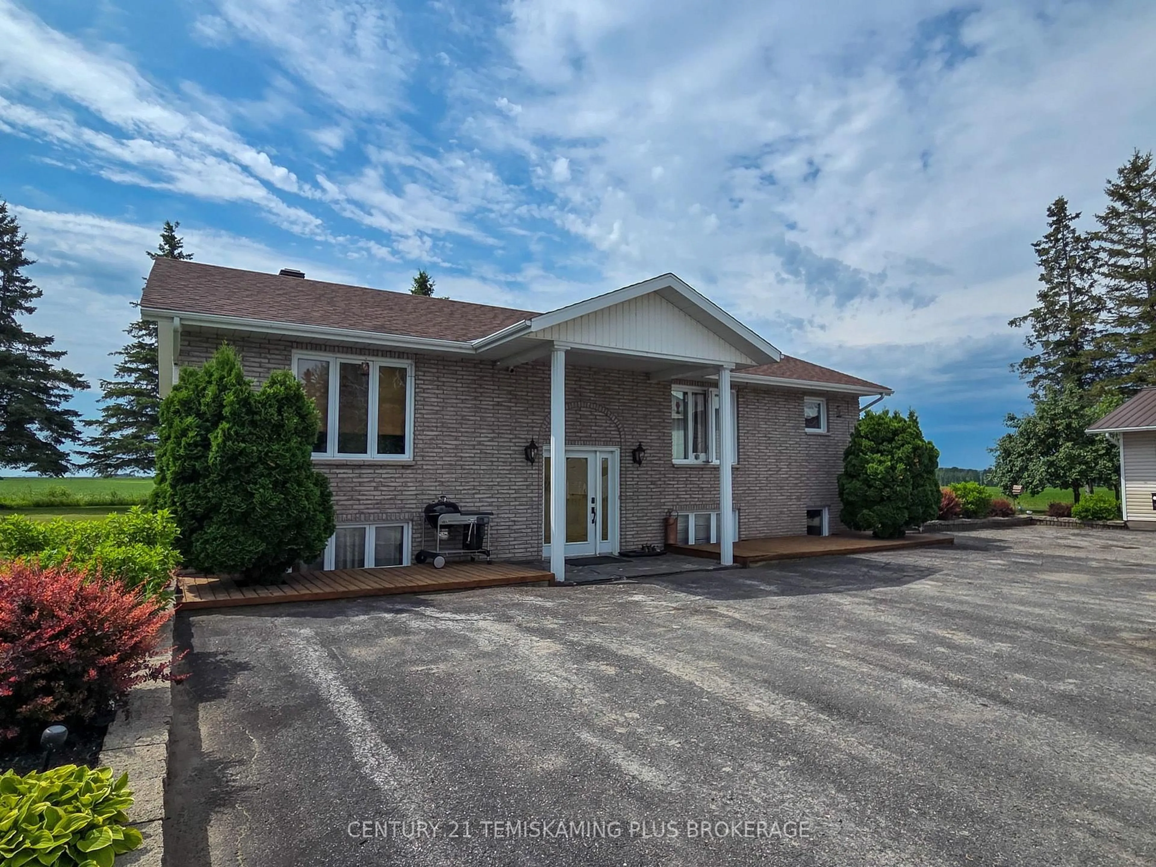 A pic from outside/outdoor area/front of a property/back of a property/a pic from drone, water/lake/river/ocean view for 146128 Hilliardton Rd, Armstrong Ontario P0J 1E0