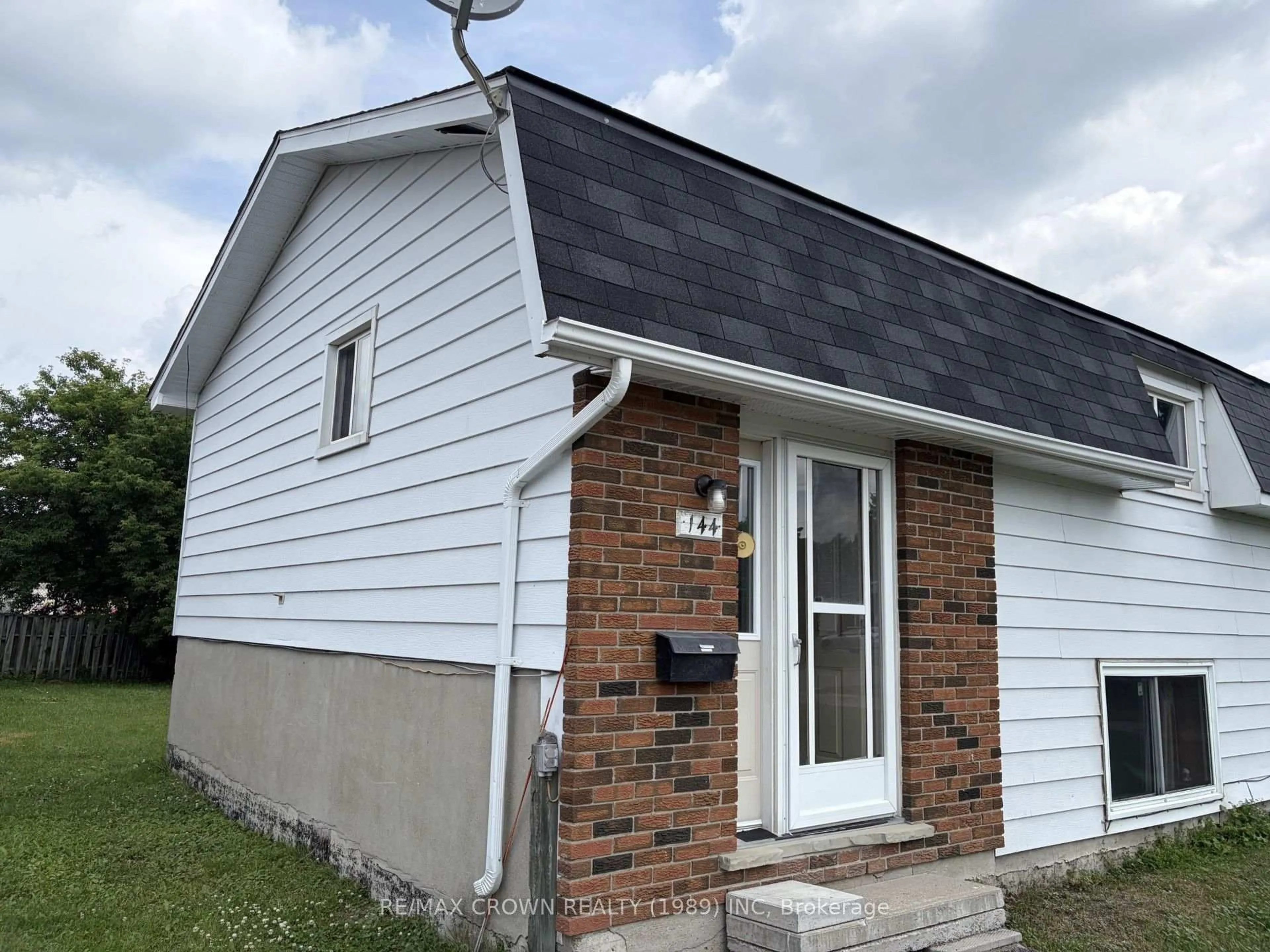 Home with vinyl exterior material, building for 144 Huron Ave, Timmins Ontario P4N 7T3