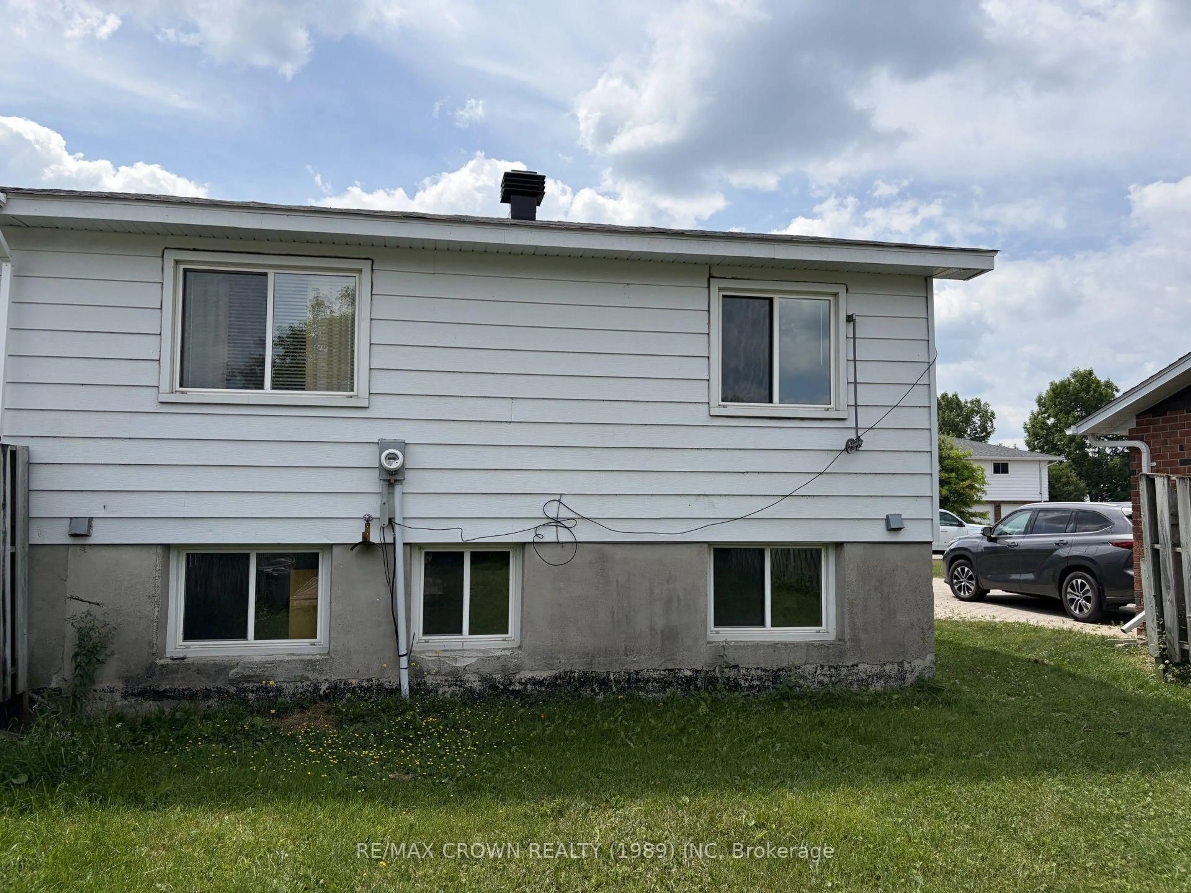 Home with vinyl exterior material, building for 144 Huron Ave, Timmins Ontario P4N 7T3