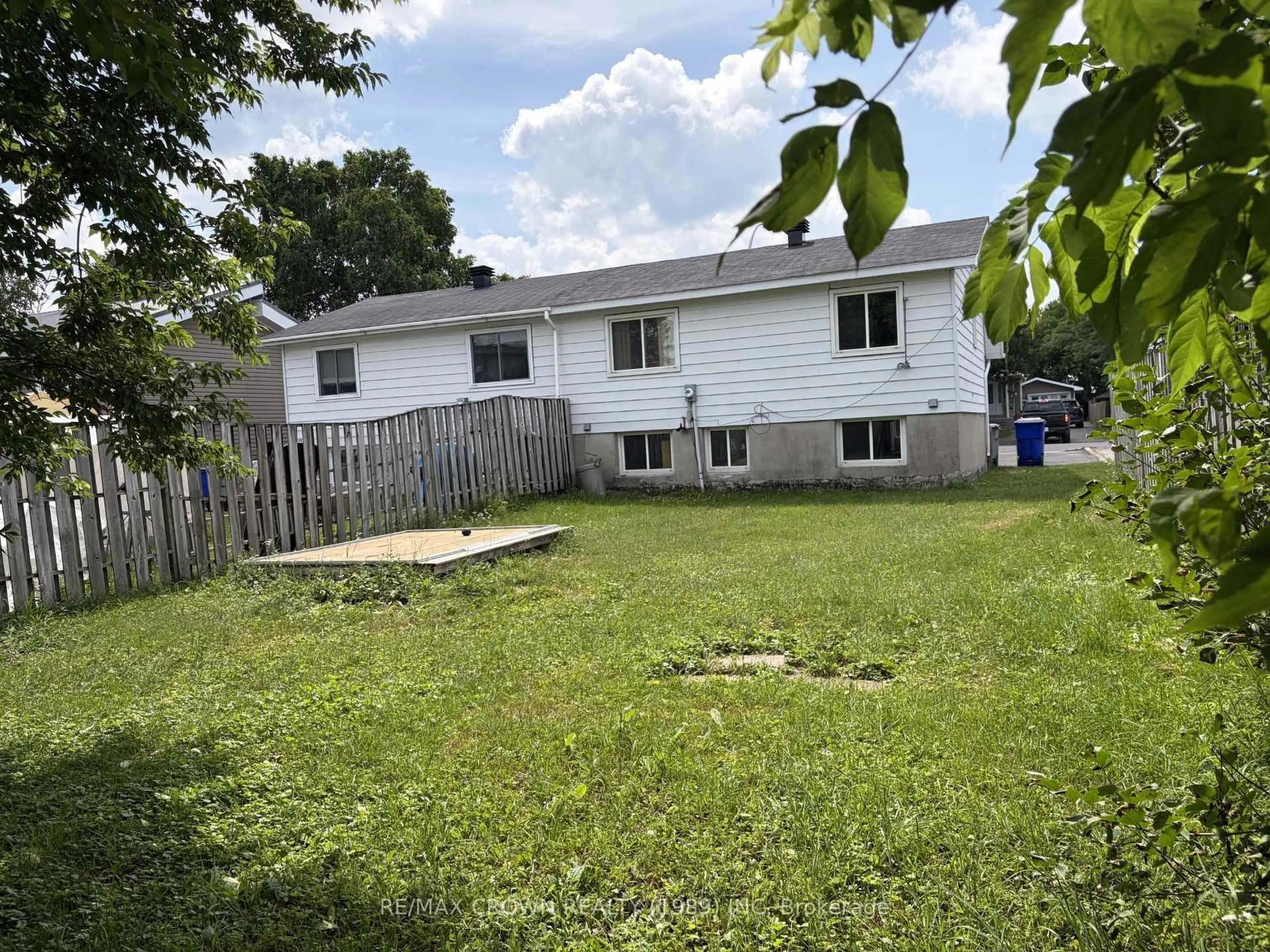 A pic from outside/outdoor area/front of a property/back of a property/a pic from drone, street for 144 Huron Ave, Timmins Ontario P4N 7T3