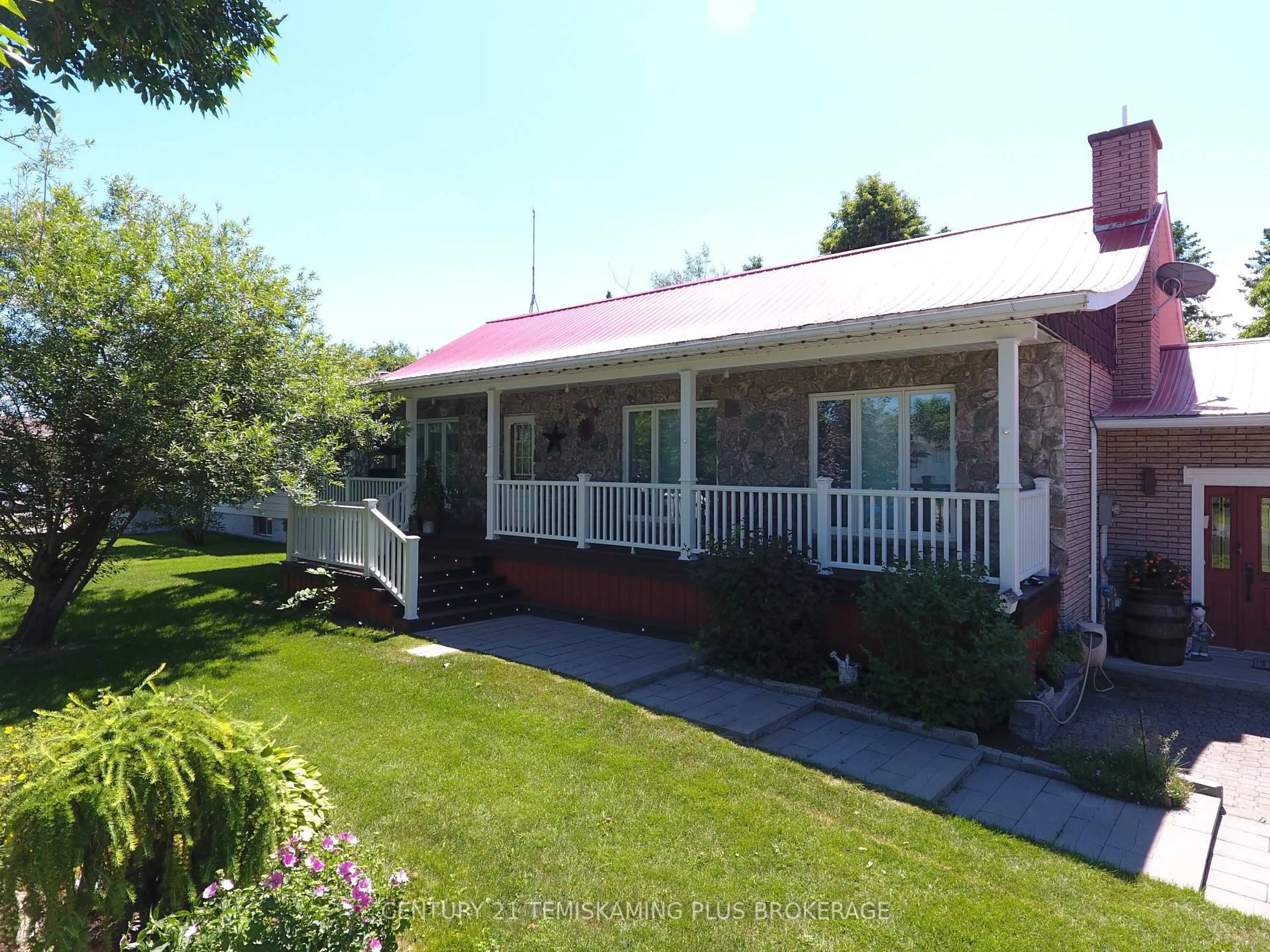 A pic from outside/outdoor area/front of a property/back of a property/a pic from drone, street for 23 Twelfth St, Armstrong Ontario P0J 1E0