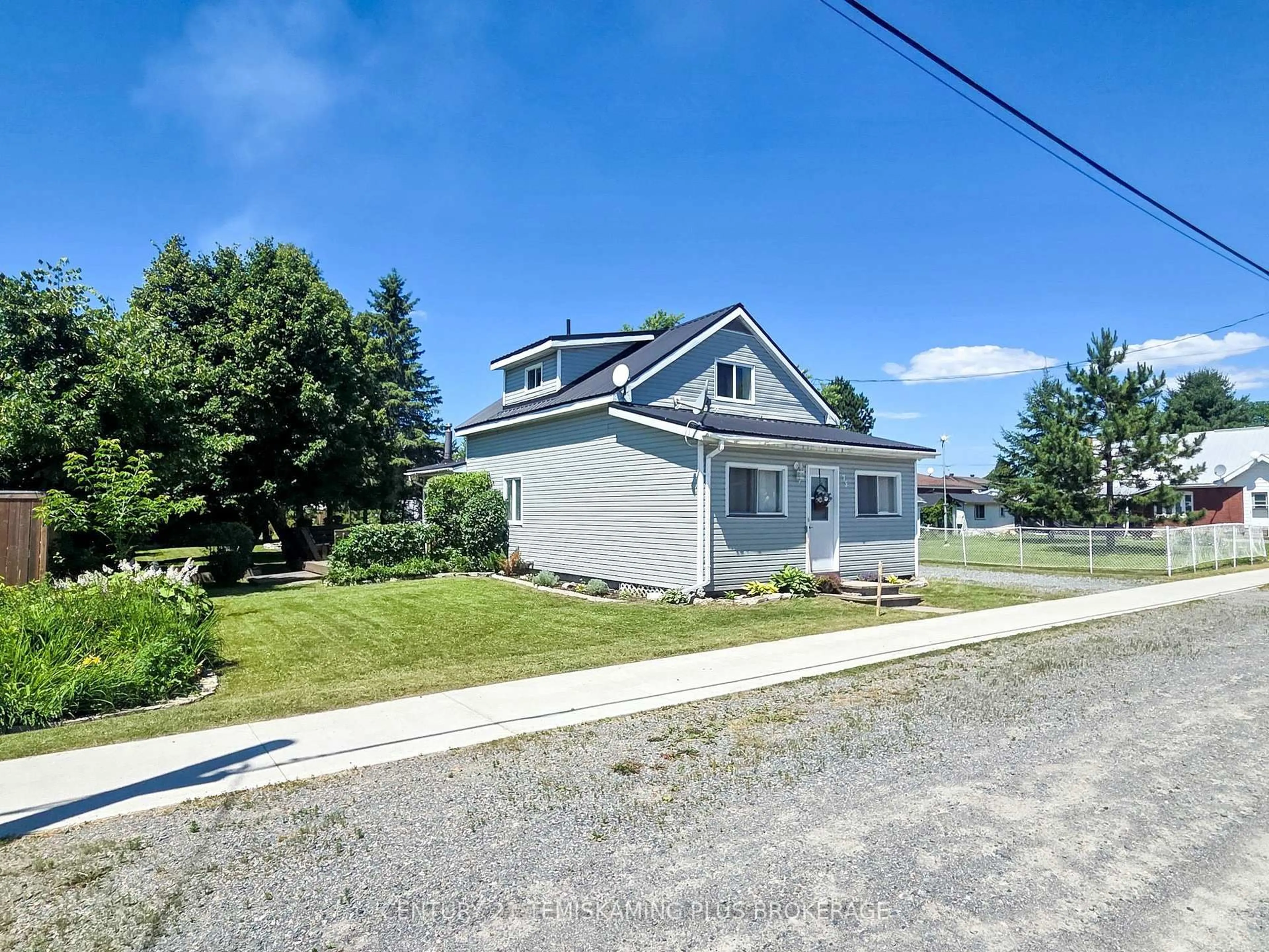 A pic from outside/outdoor area/front of a property/back of a property/a pic from drone, street for 75 Third St, Englehart Ontario P0J 1H0
