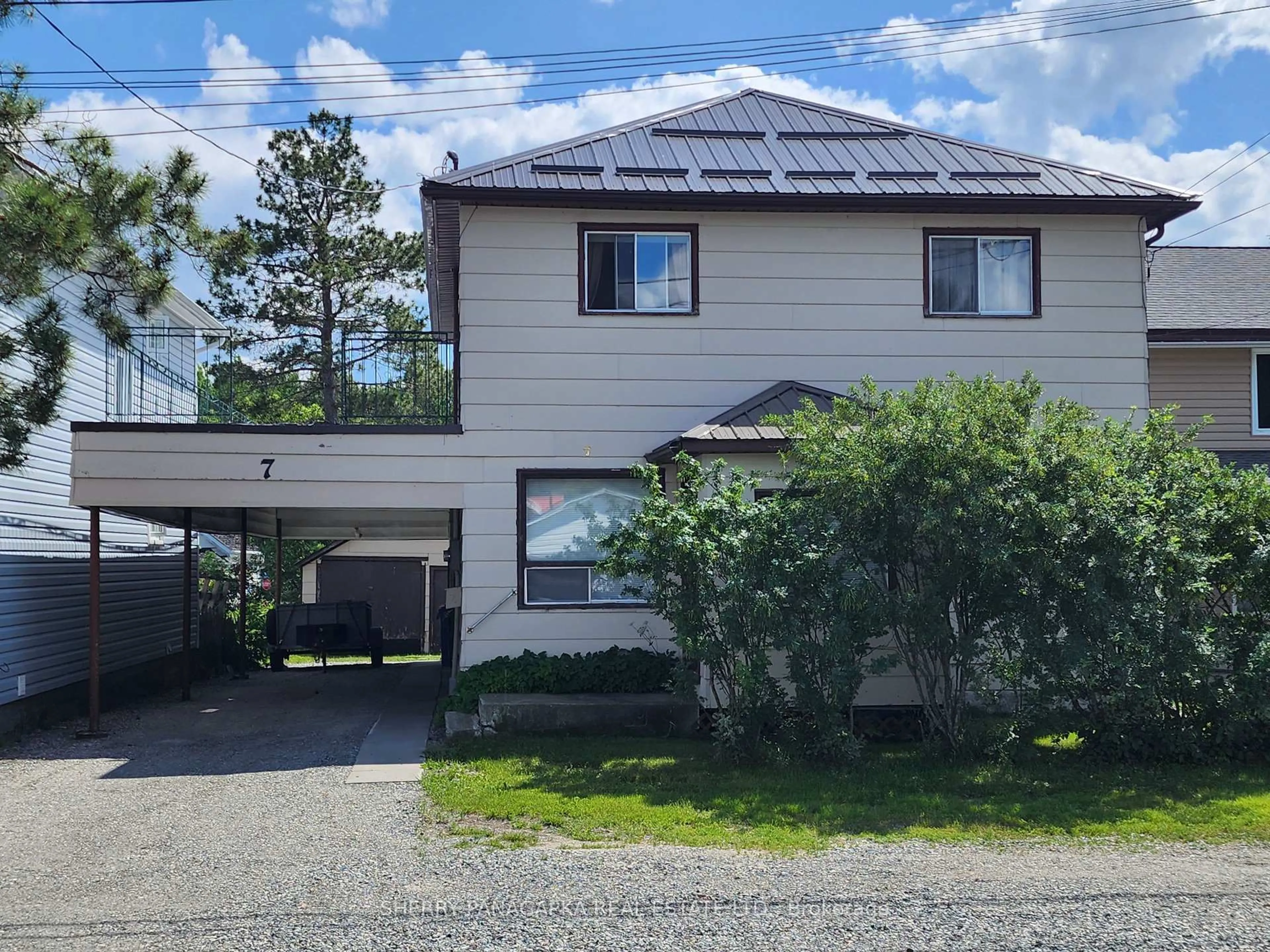 A pic from outside/outdoor area/front of a property/back of a property/a pic from drone, street for 7 Federal St, Kirkland Lake Ontario P2N 1E4