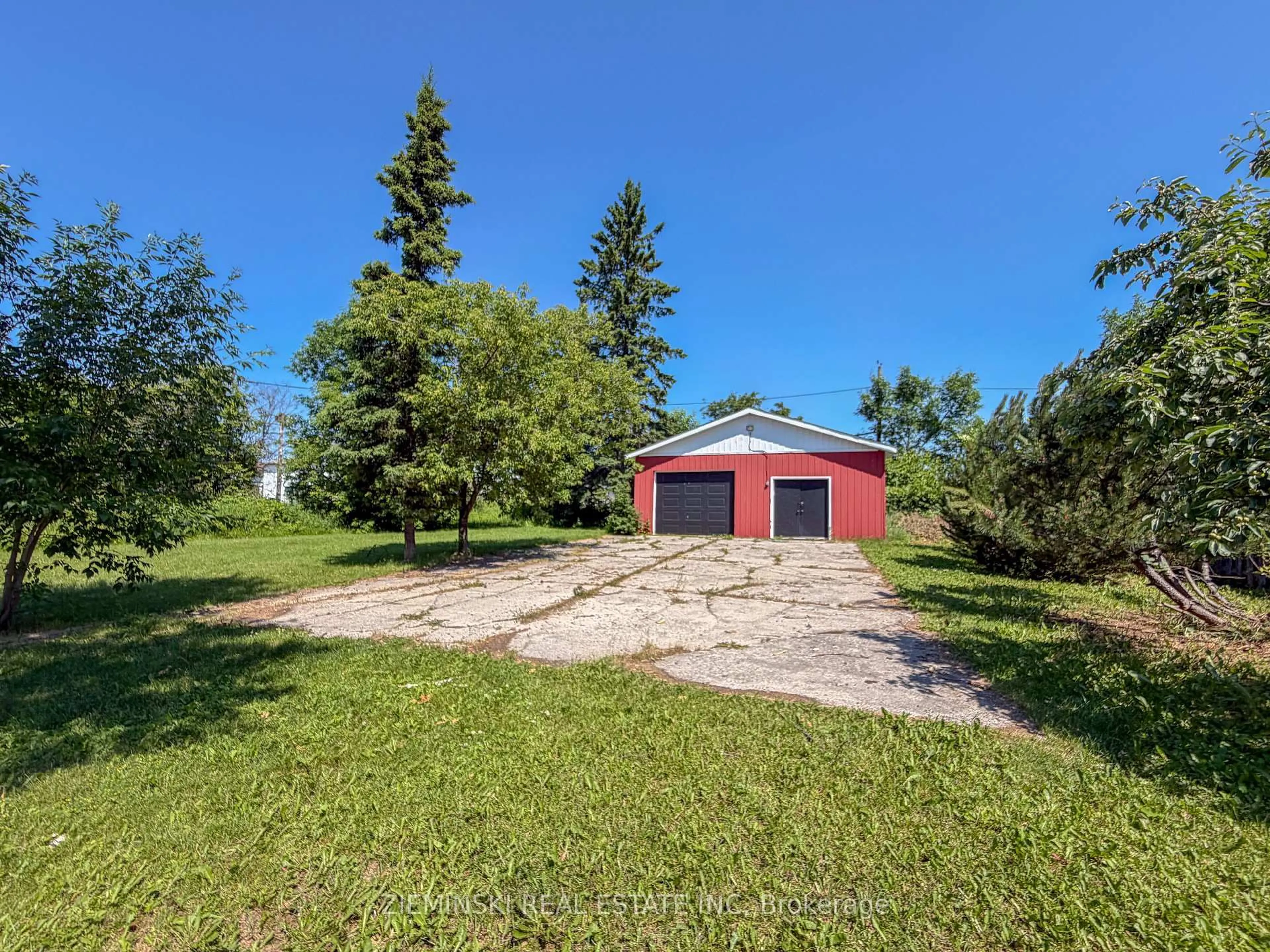 A pic from outside/outdoor area/front of a property/back of a property/a pic from drone, unknown for 340 Church St, Iroquois Falls Ontario P0K 1G0