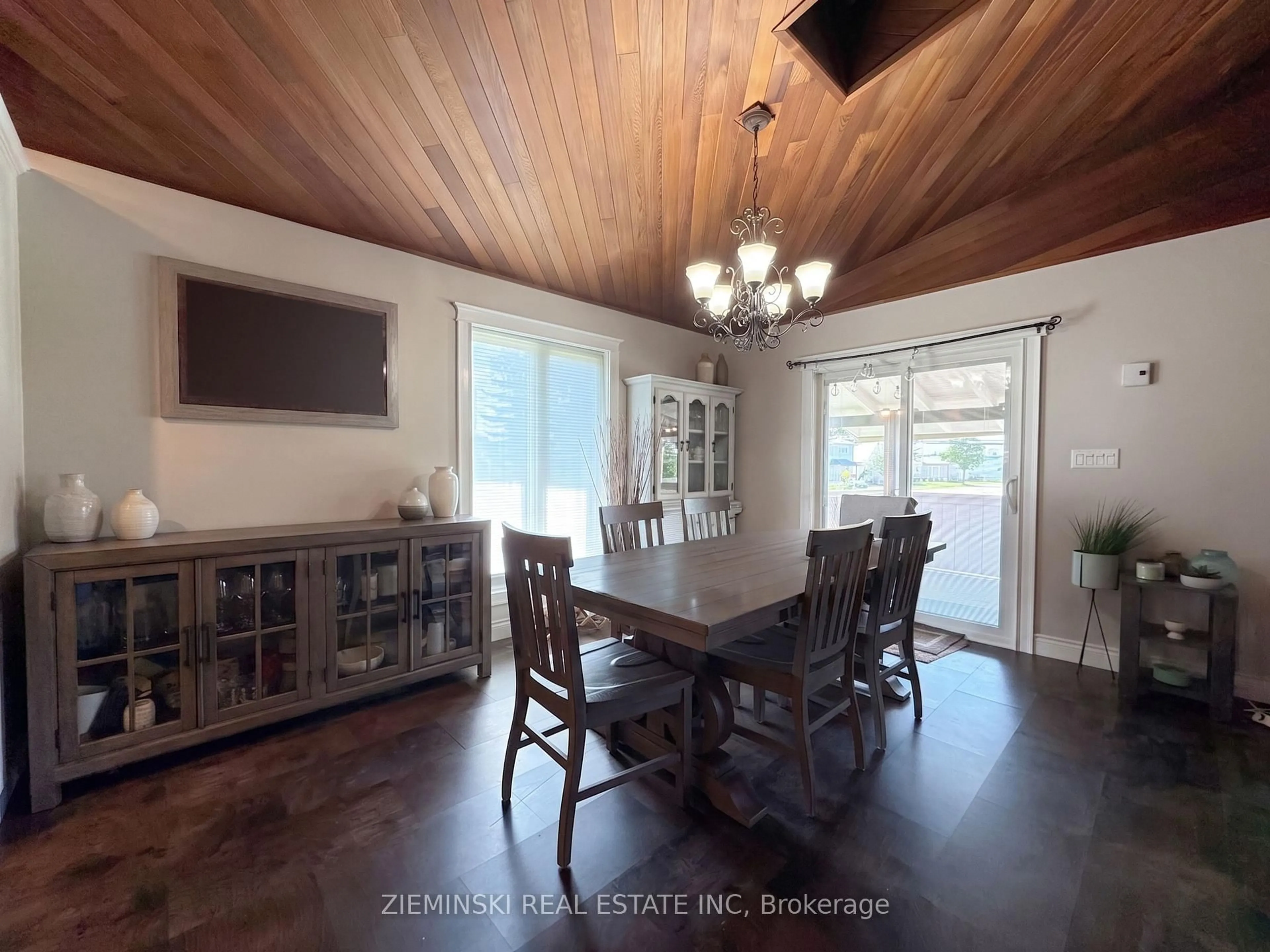 Dining room, wood/laminate floor for 340 Church St, Iroquois Falls Ontario P0K 1G0