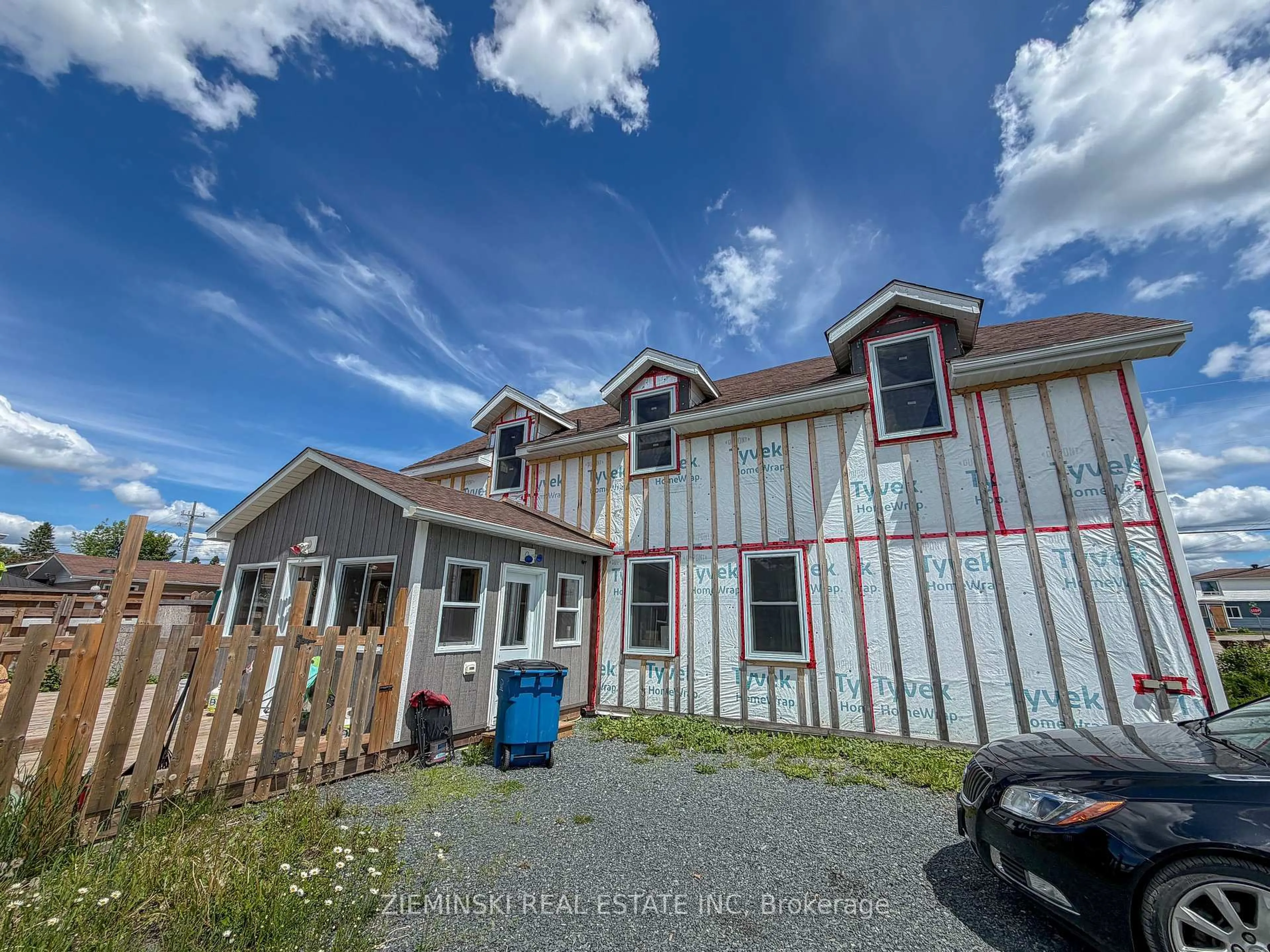 A pic from outside/outdoor area/front of a property/back of a property/a pic from drone, building for 239 Sixth St, Cochrane Ontario P0L 1C0