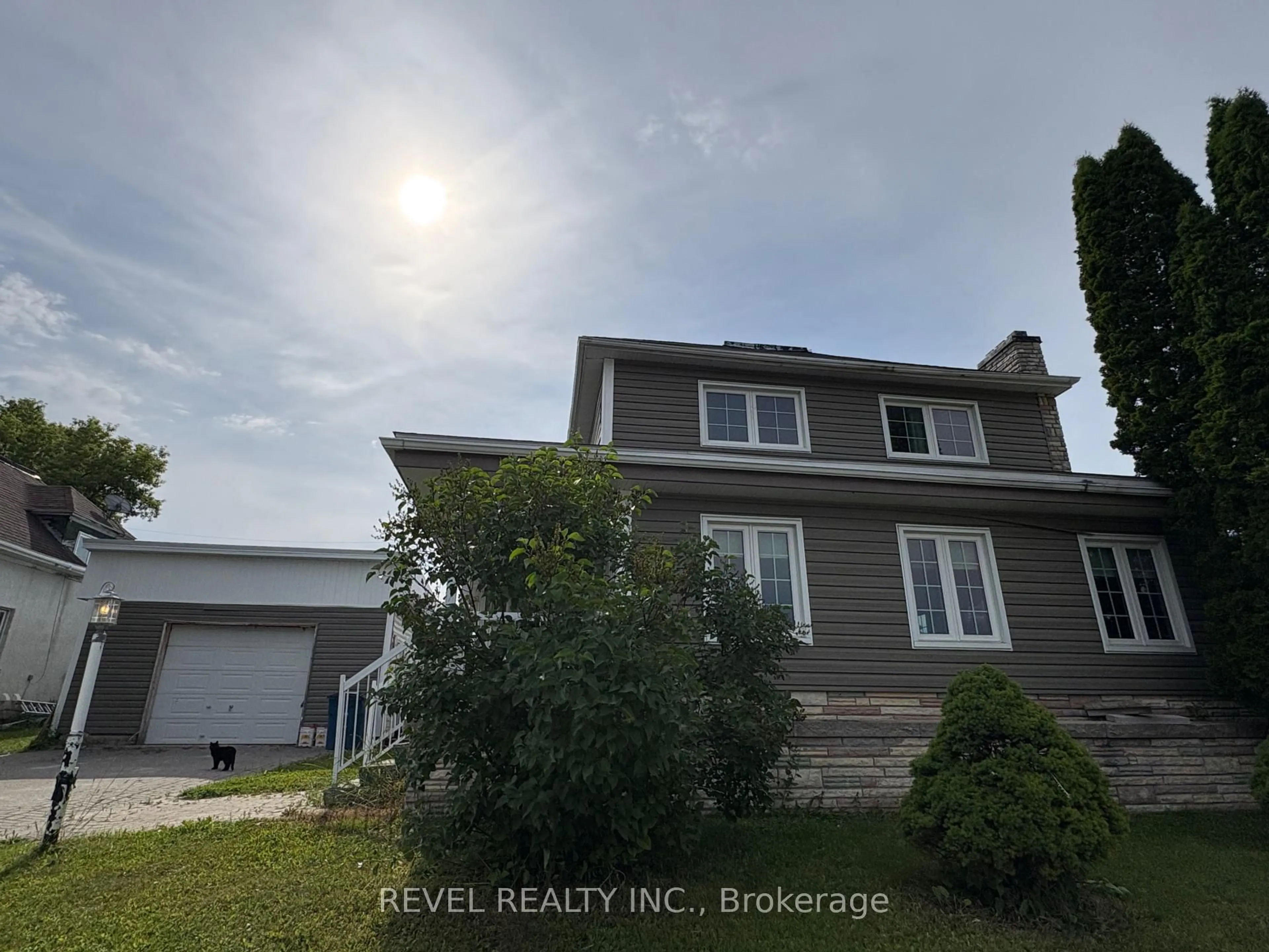 Home with vinyl exterior material, water/lake/river/ocean view for 253 Fourth Ave, Cochrane Ontario P0L 1C0