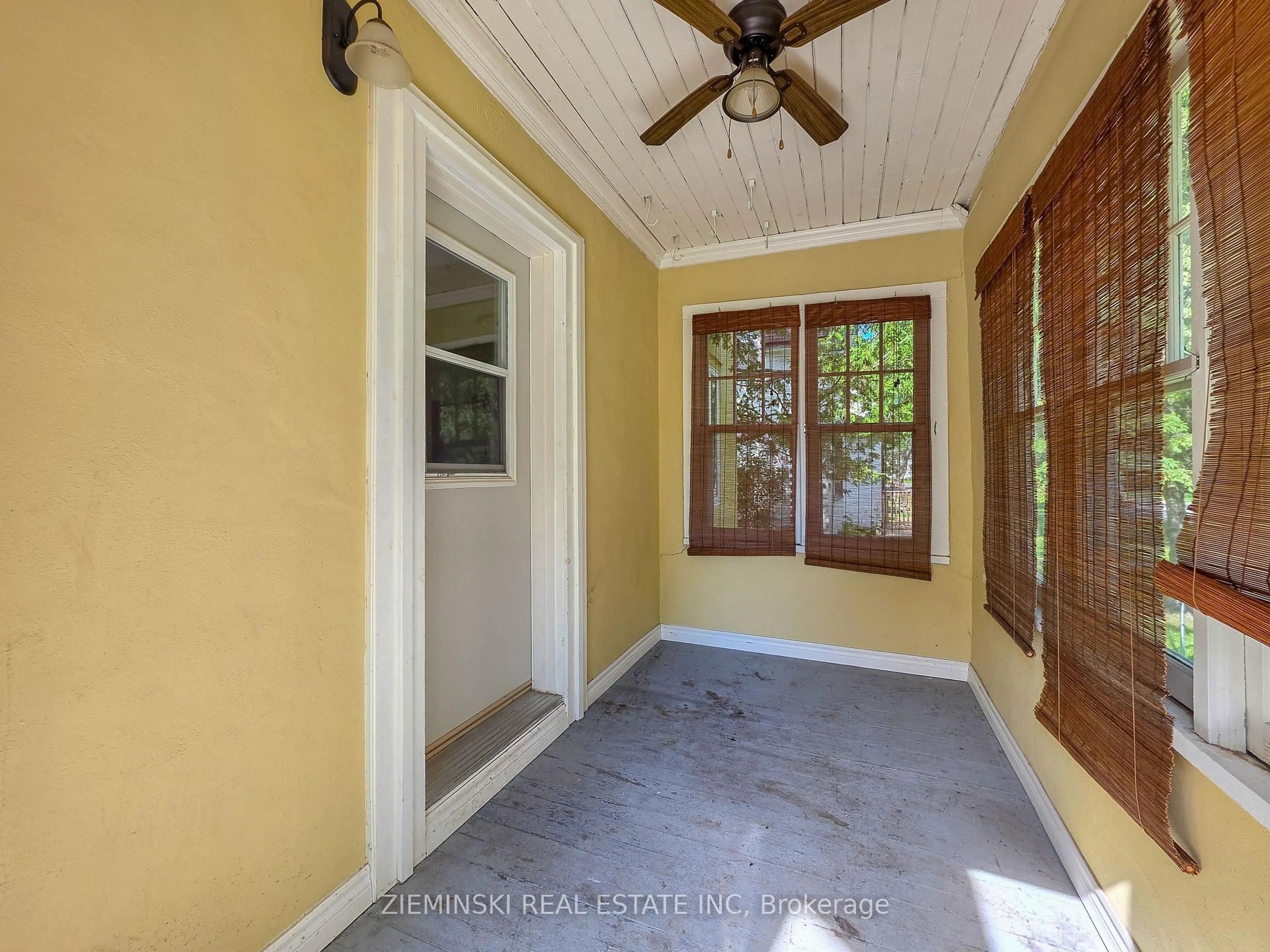 Indoor entryway for 142 Devonshire Ave, Iroquois Falls Ontario P0K 1E0