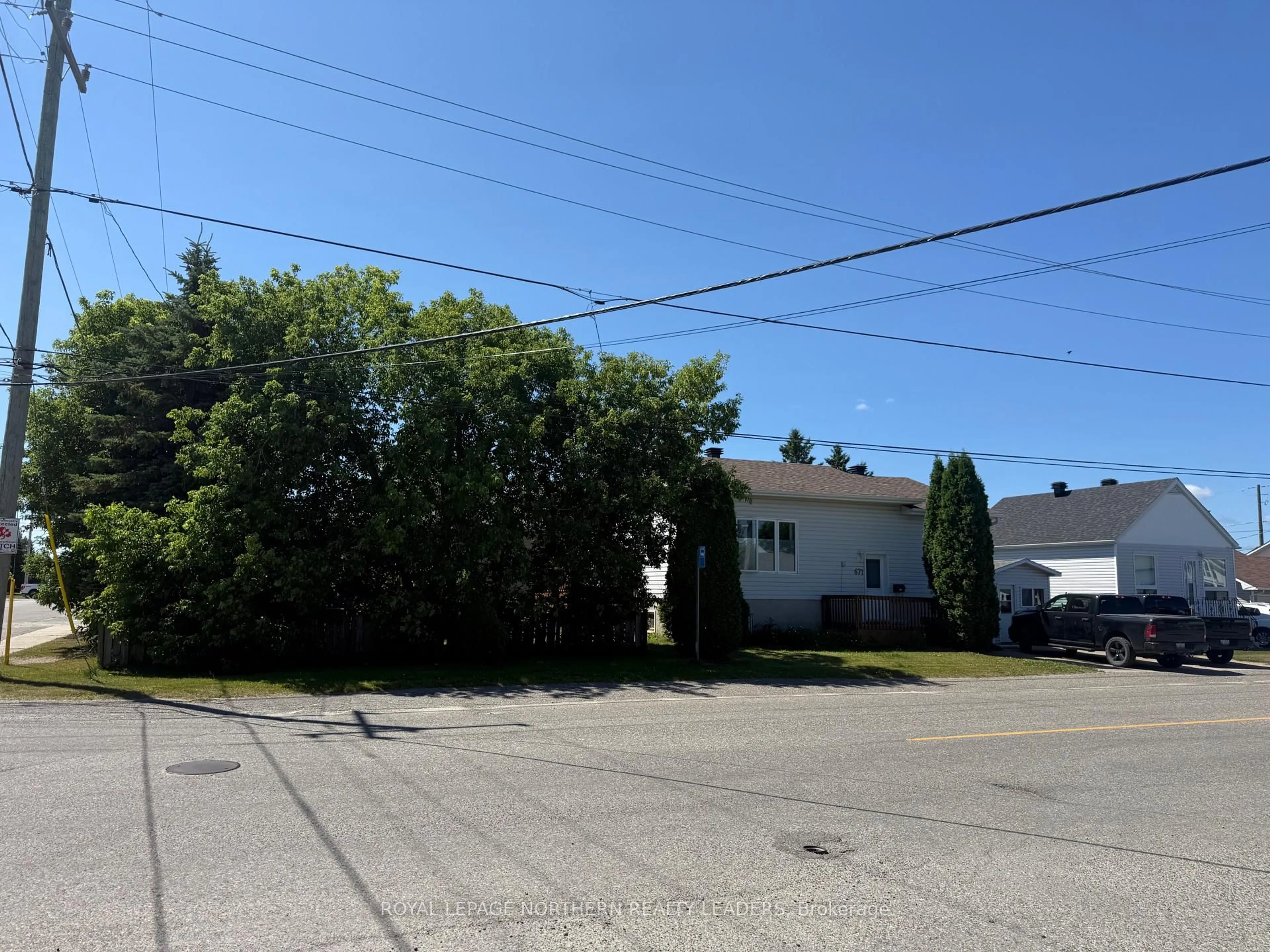 A pic from outside/outdoor area/front of a property/back of a property/a pic from drone, street for 671 Park Ave, Timmins Ontario P4N 3X7