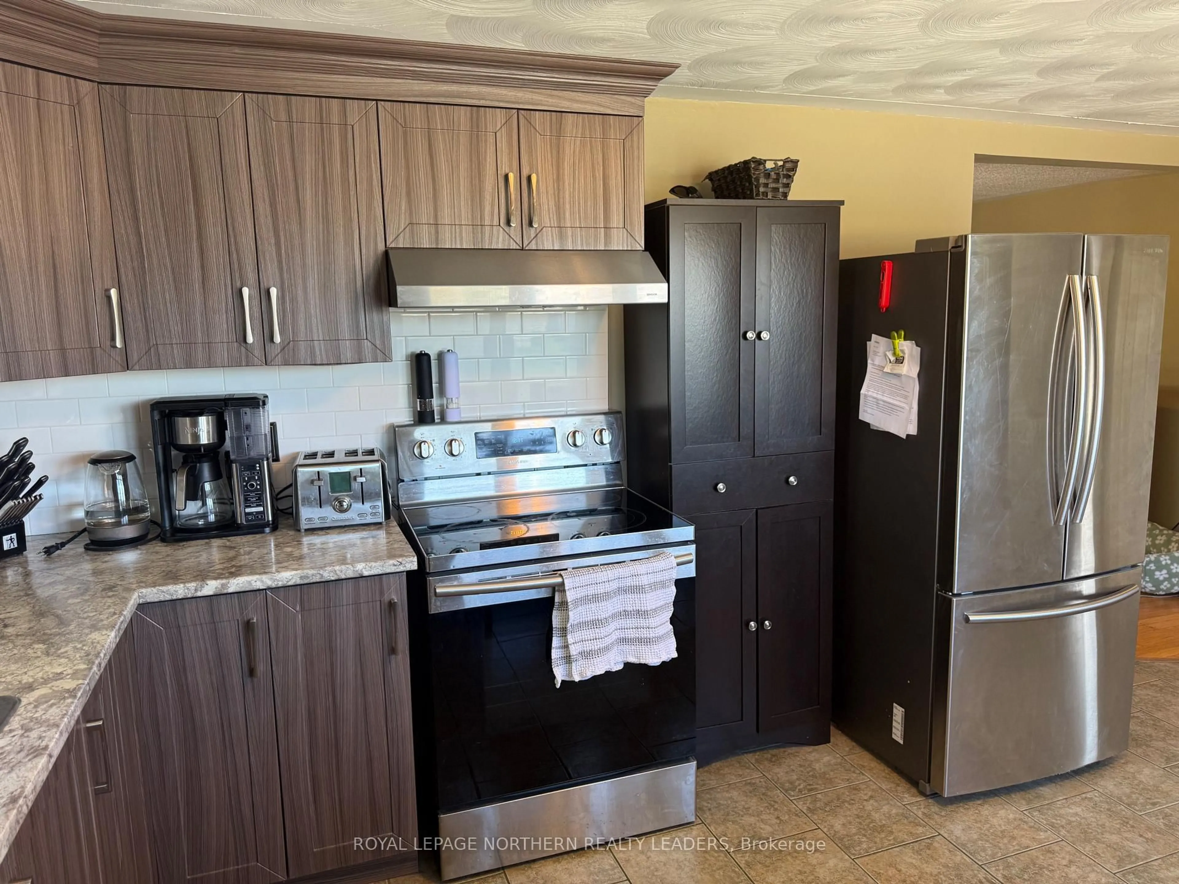 Standard kitchen, unknown for 671 Park Ave, Timmins Ontario P4N 3X7