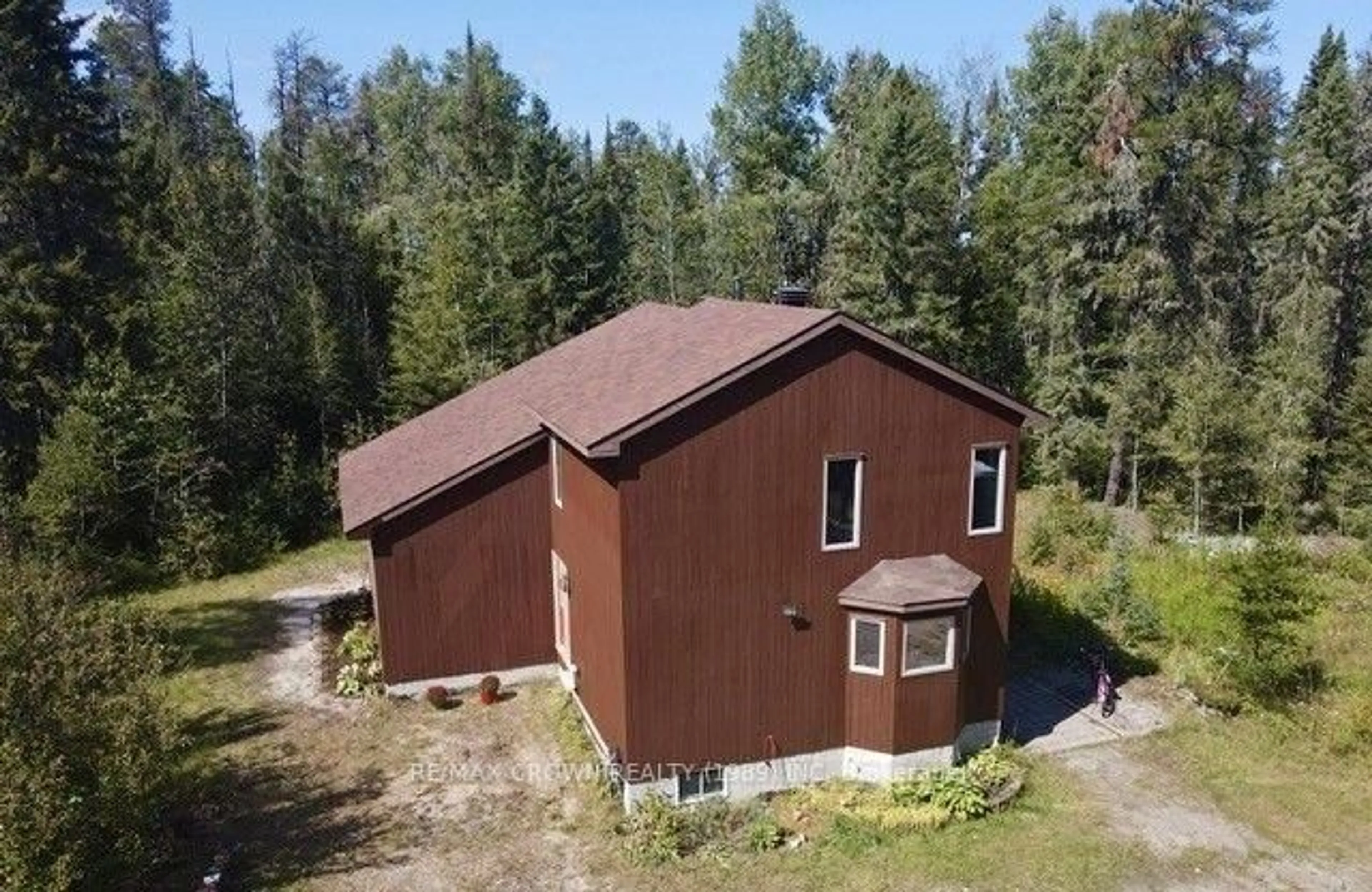 A pic from outside/outdoor area/front of a property/back of a property/a pic from drone, building for 810 Laforest Rd, Timmins Ontario P4P 7C7