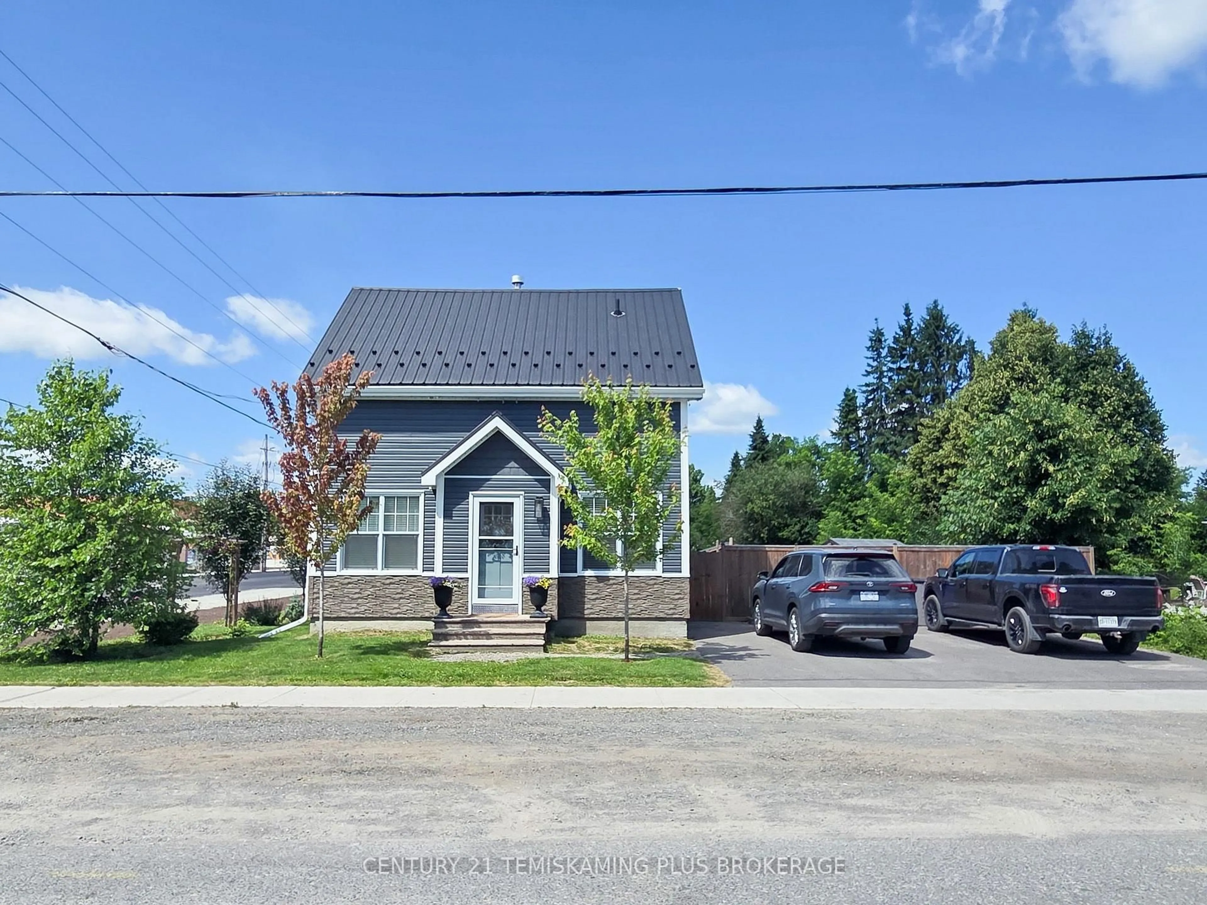 A pic from outside/outdoor area/front of a property/back of a property/a pic from drone, street for 77 Third St, Englehart Ontario P0J 1H0