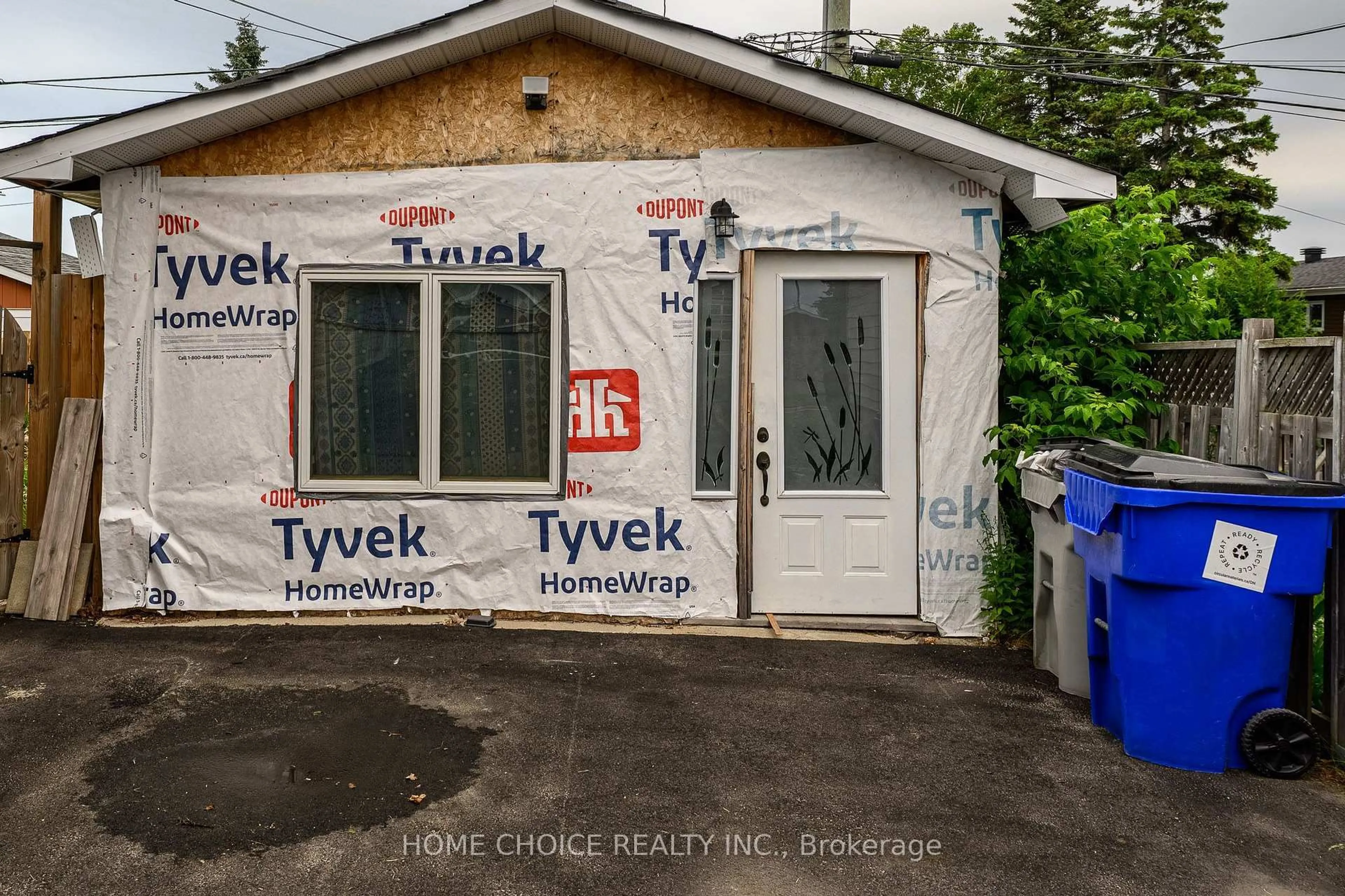 Home with vinyl exterior material, building for 588 Melrose Blvd, Timmins Ontario P4N 5H7