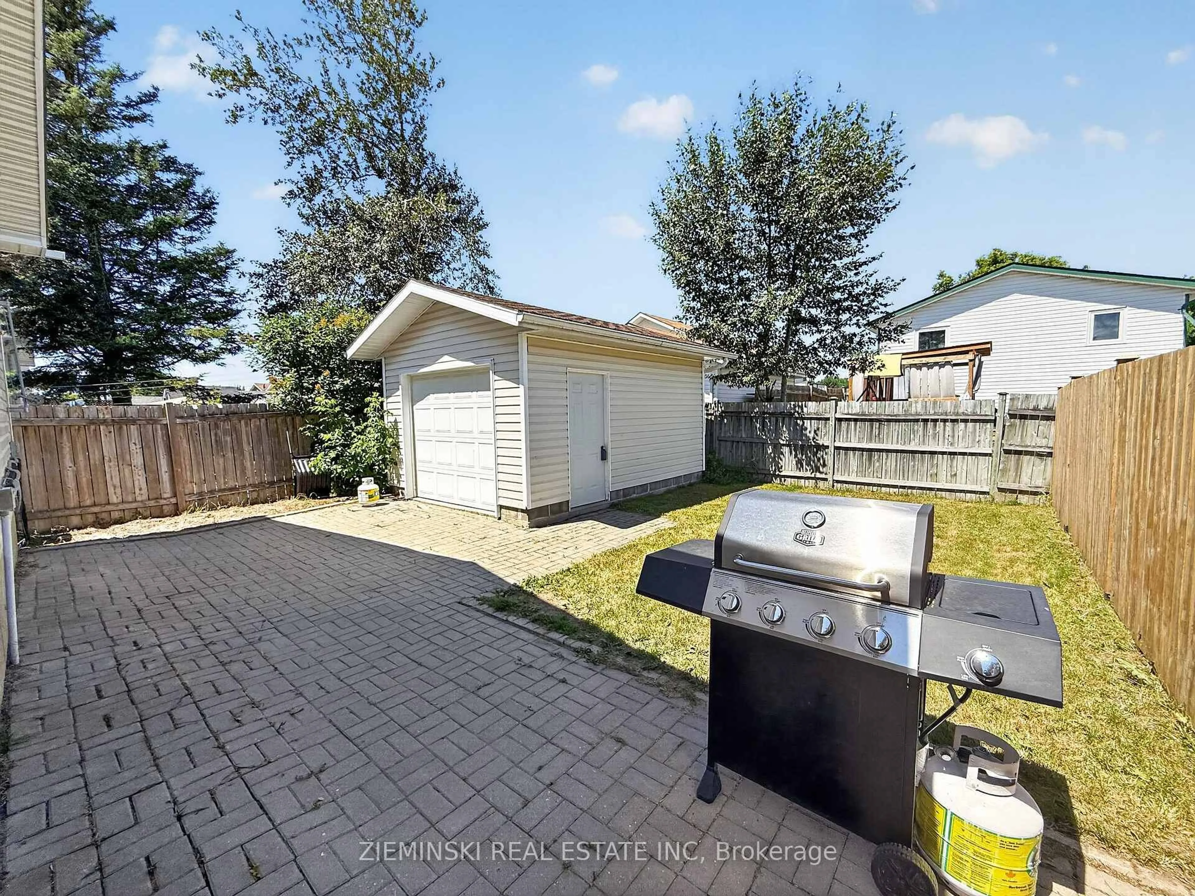 A pic from outside/outdoor area/front of a property/back of a property/a pic from drone, street for 1222 Gatineau Blvd, Timmins Ontario P4R 1E3