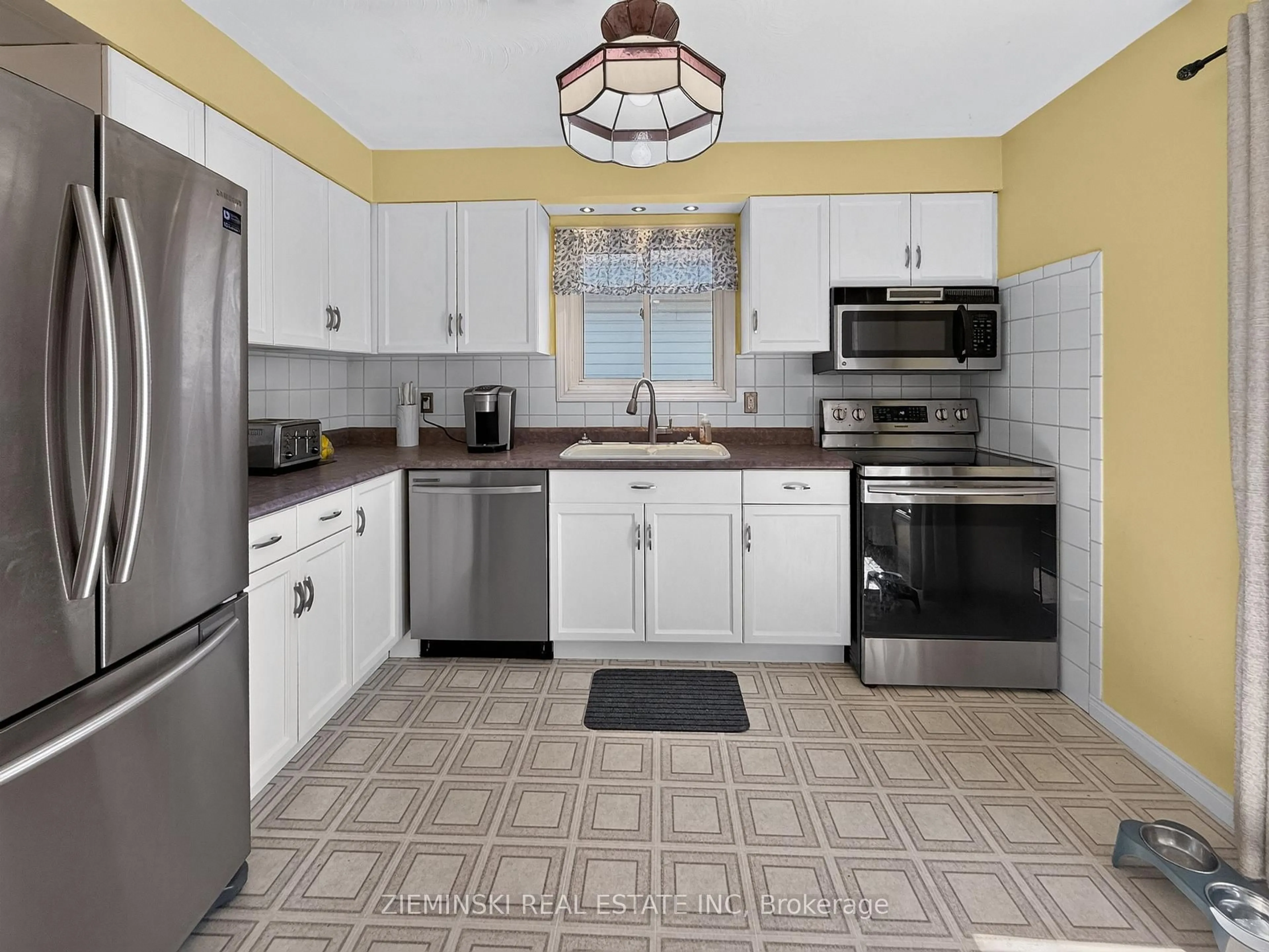 Standard kitchen, ceramic/tile floor for 1222 Gatineau Blvd, Timmins Ontario P4R 1E3
