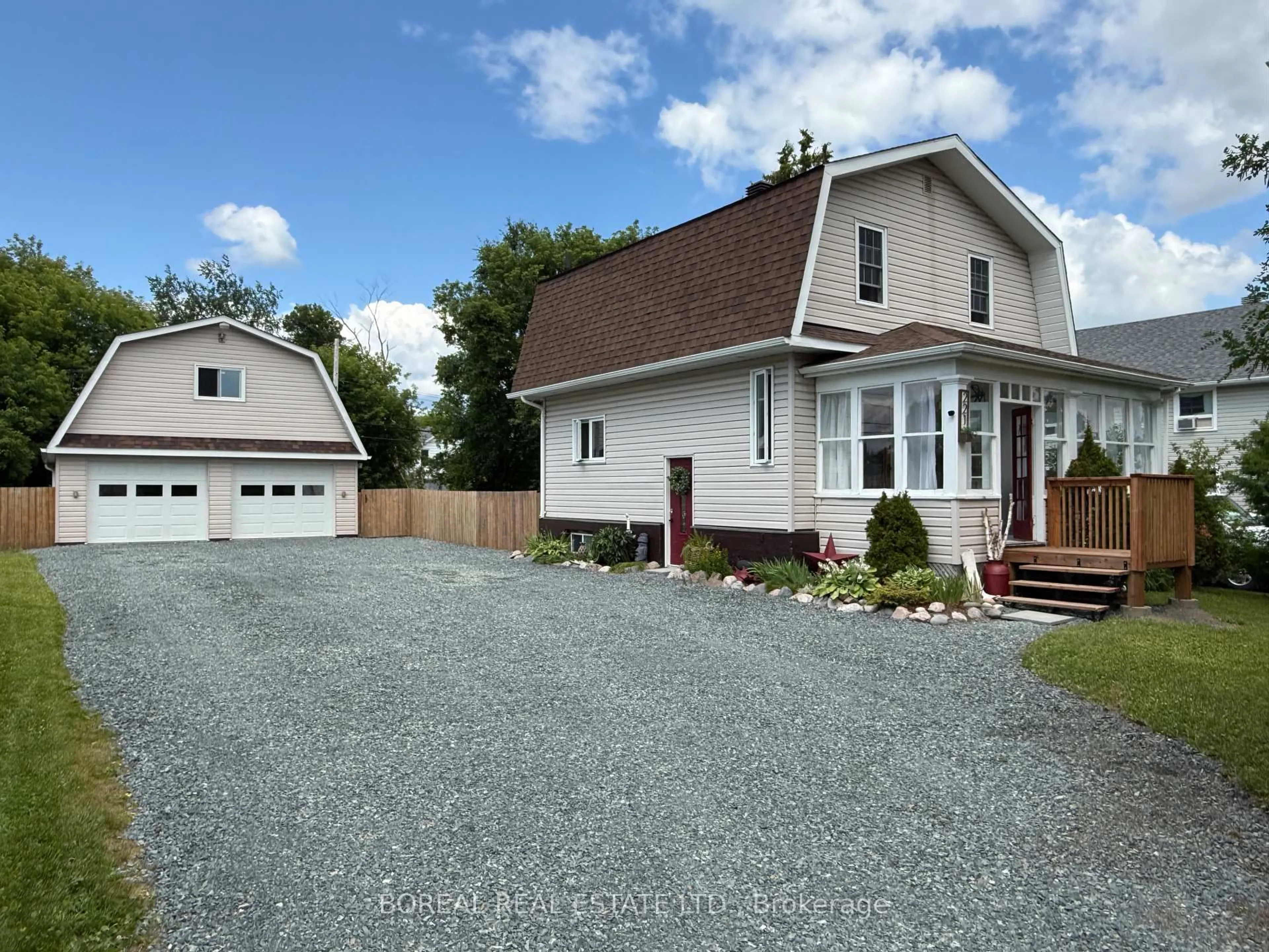 A pic from outside/outdoor area/front of a property/back of a property/a pic from drone, street for 221 Fifth Ave, Cochrane Ontario P0L 1C0