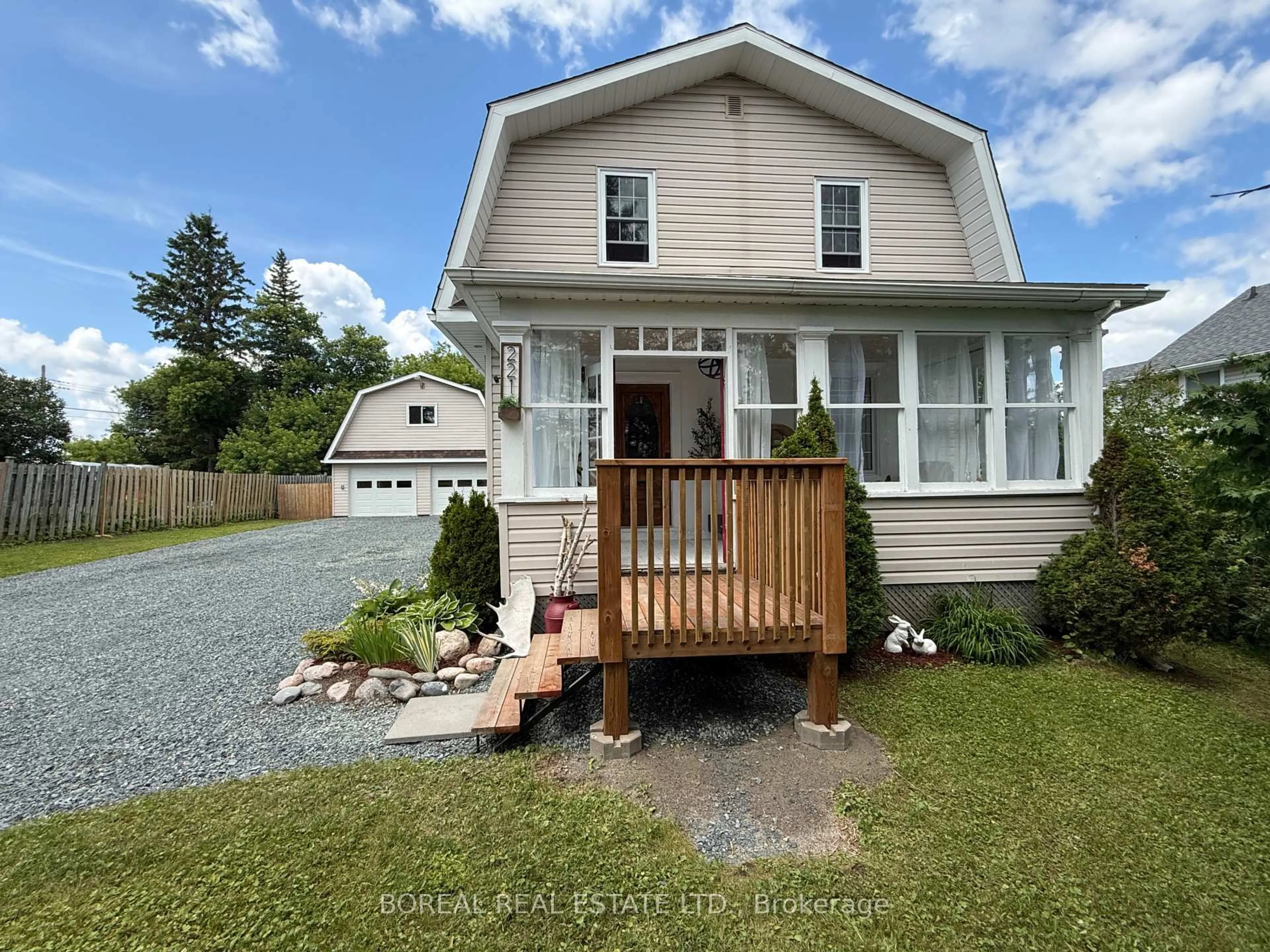 Home with vinyl exterior material, street for 221 Fifth Ave, Cochrane Ontario P0L 1C0