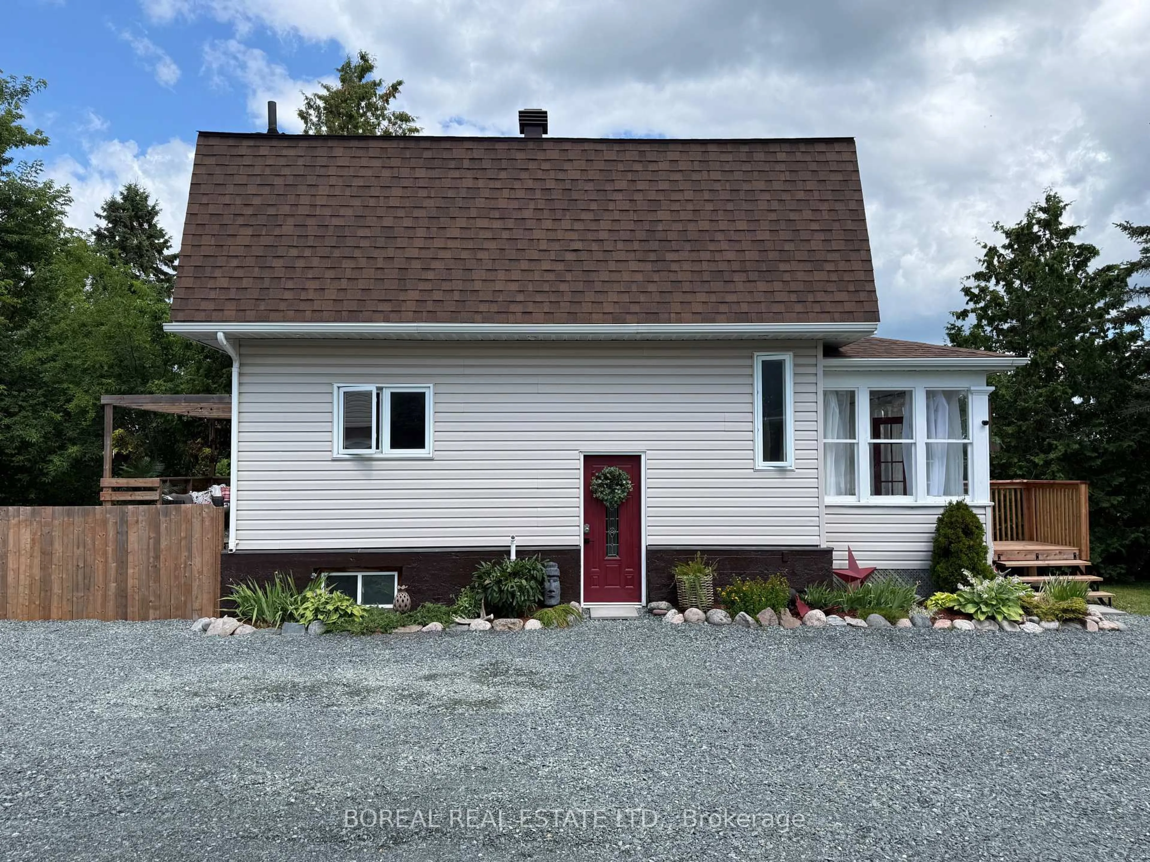 Home with vinyl exterior material, street for 221 Fifth Ave, Cochrane Ontario P0L 1C0