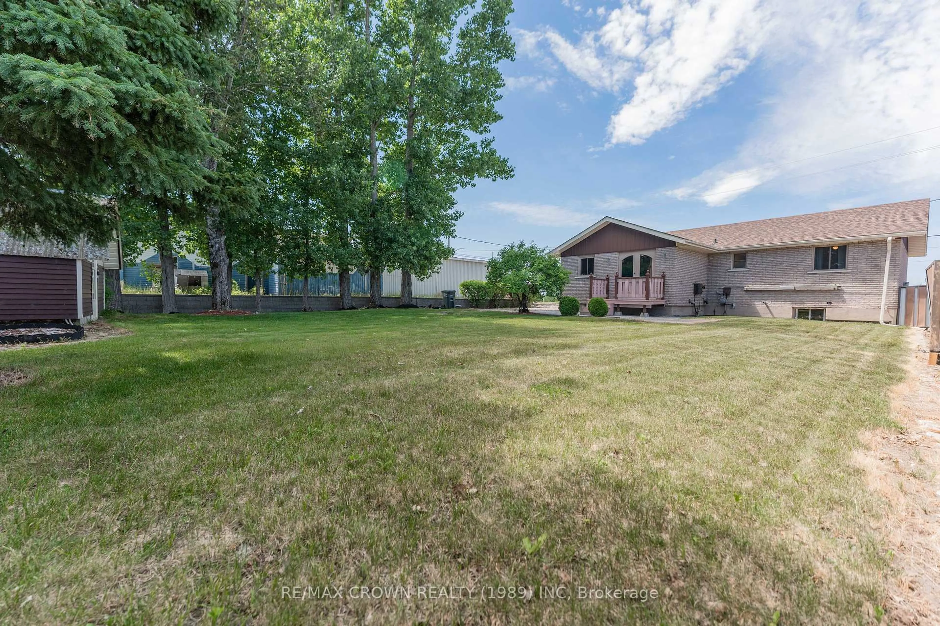 A pic from outside/outdoor area/front of a property/back of a property/a pic from drone, unknown for 13 Third St, Smooth Rock Falls Ontario P0L 2B0
