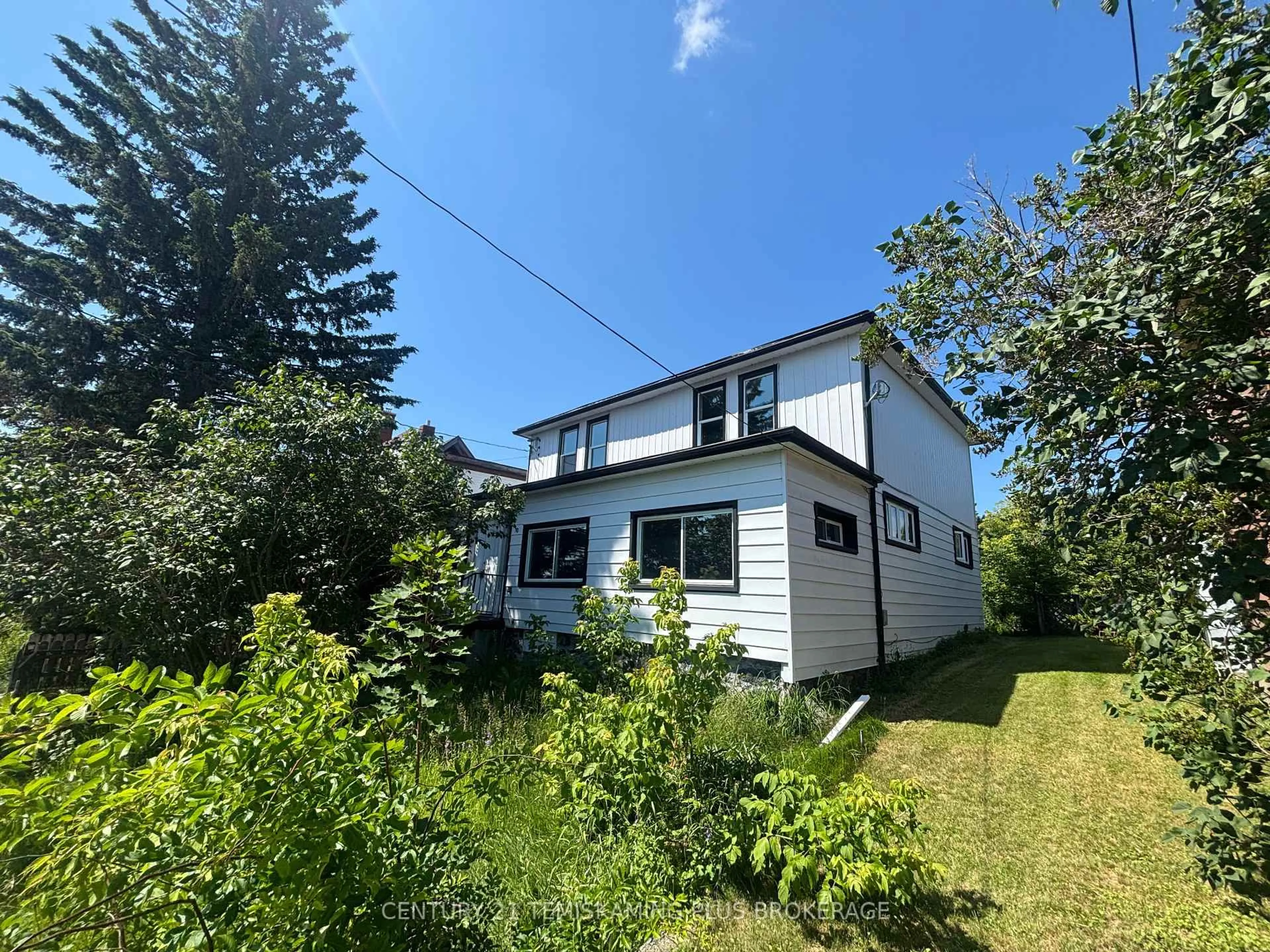 A pic from outside/outdoor area/front of a property/back of a property/a pic from drone, unknown for 70 Nickle St, Cobalt Ontario P0J 1C0