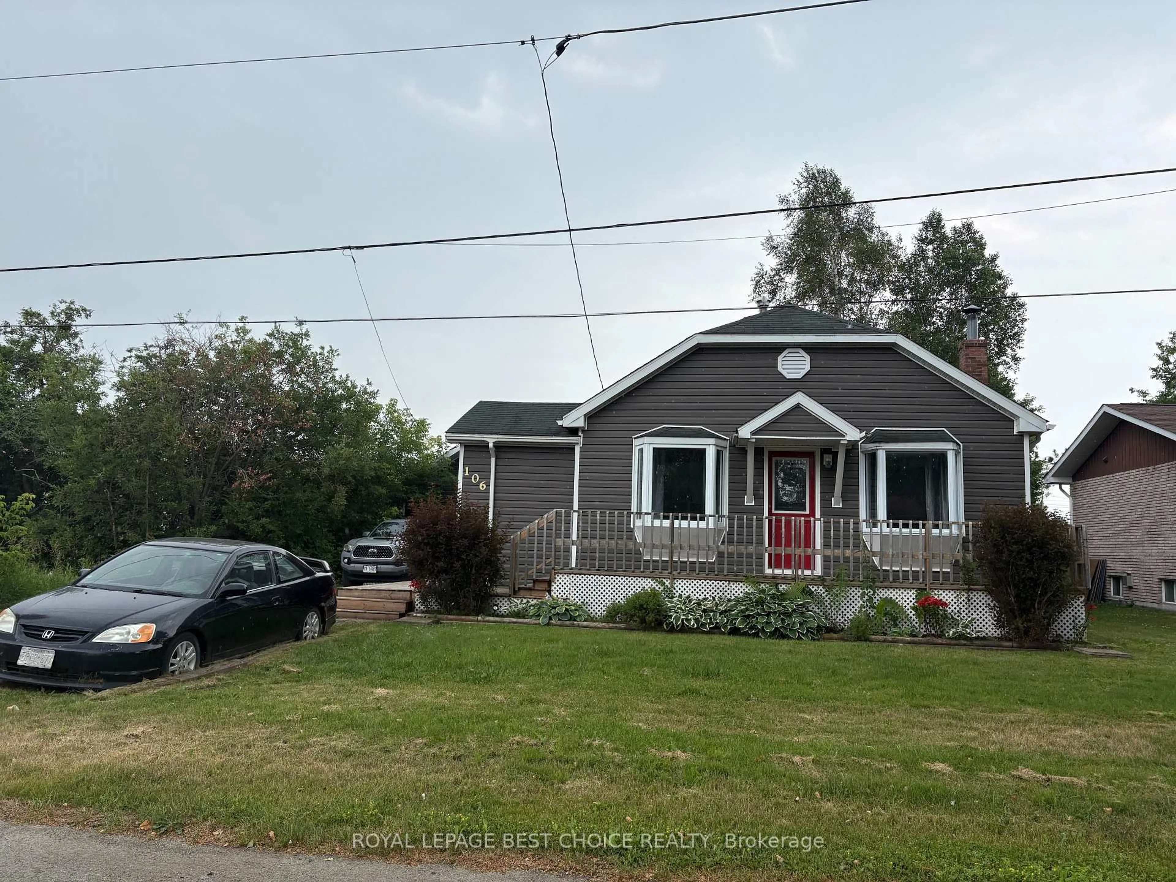 A pic from outside/outdoor area/front of a property/back of a property/a pic from drone, street for 106 King St, Englehart Ontario P0J 1H0