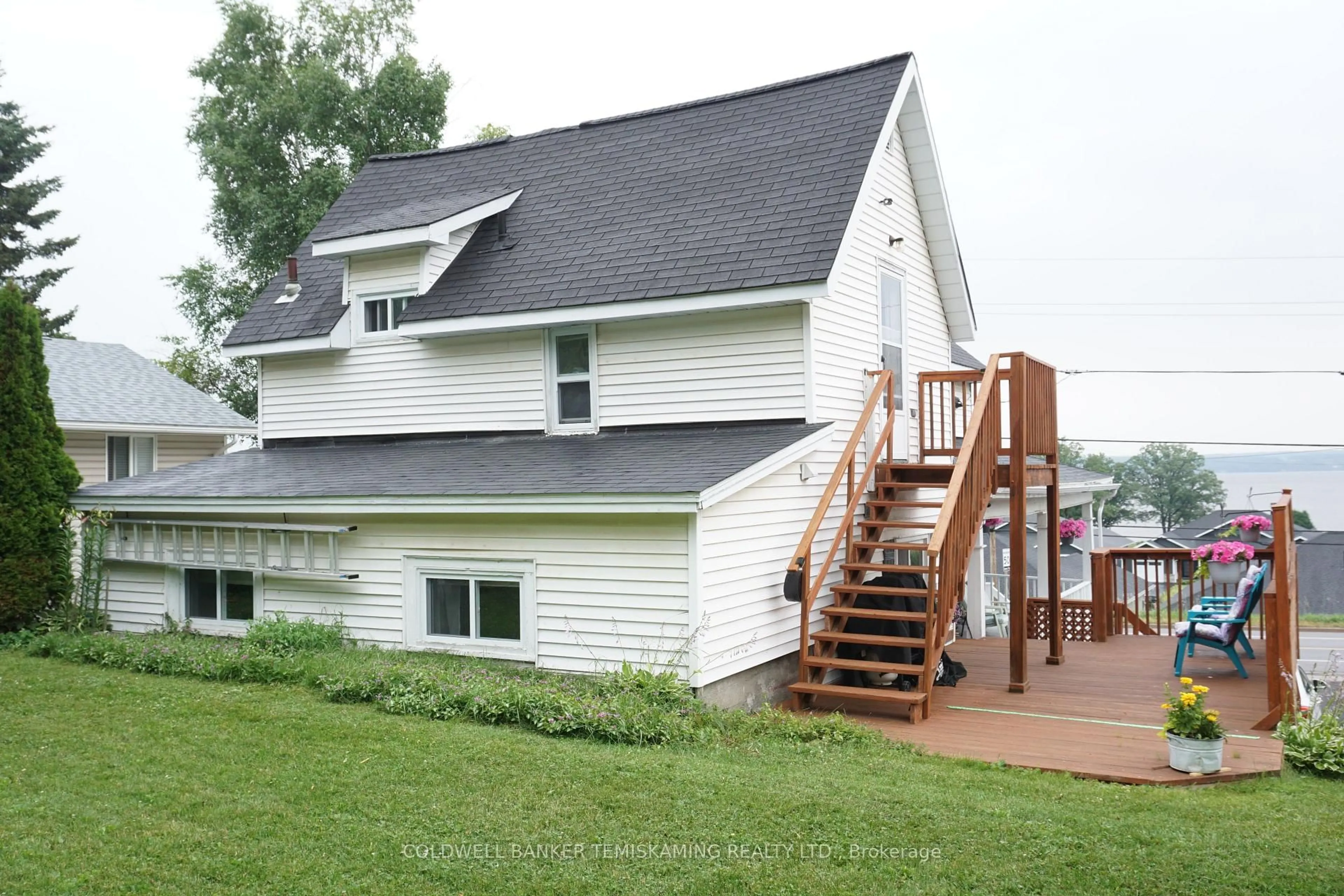 Home with vinyl exterior material, mountain view for 444 LAKESHORE Rd, Temiskaming Shores Ontario P0J 1P0
