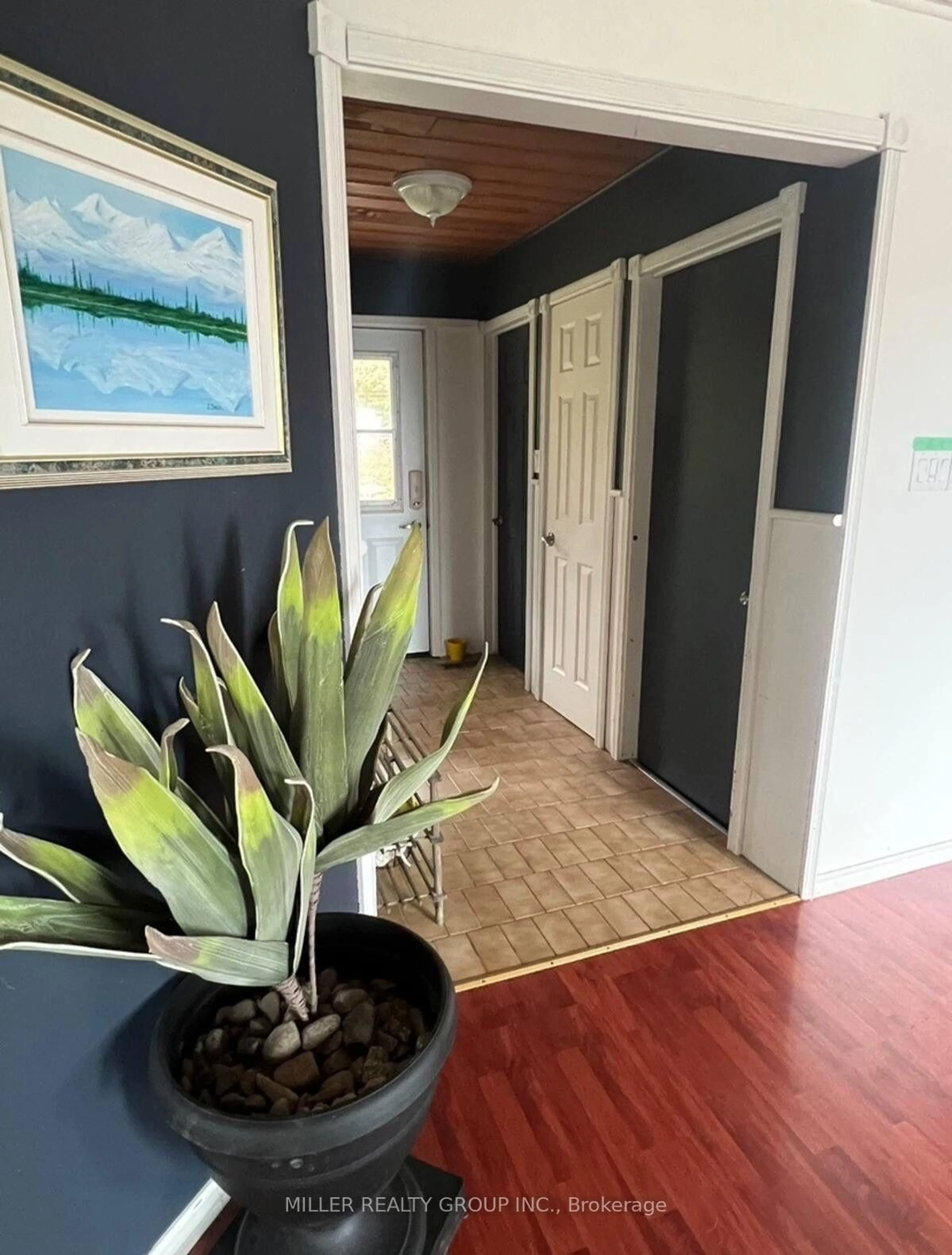 Indoor entryway for 504 Lakeshore Rd, Temiskaming Shores Ontario P0J 1P0