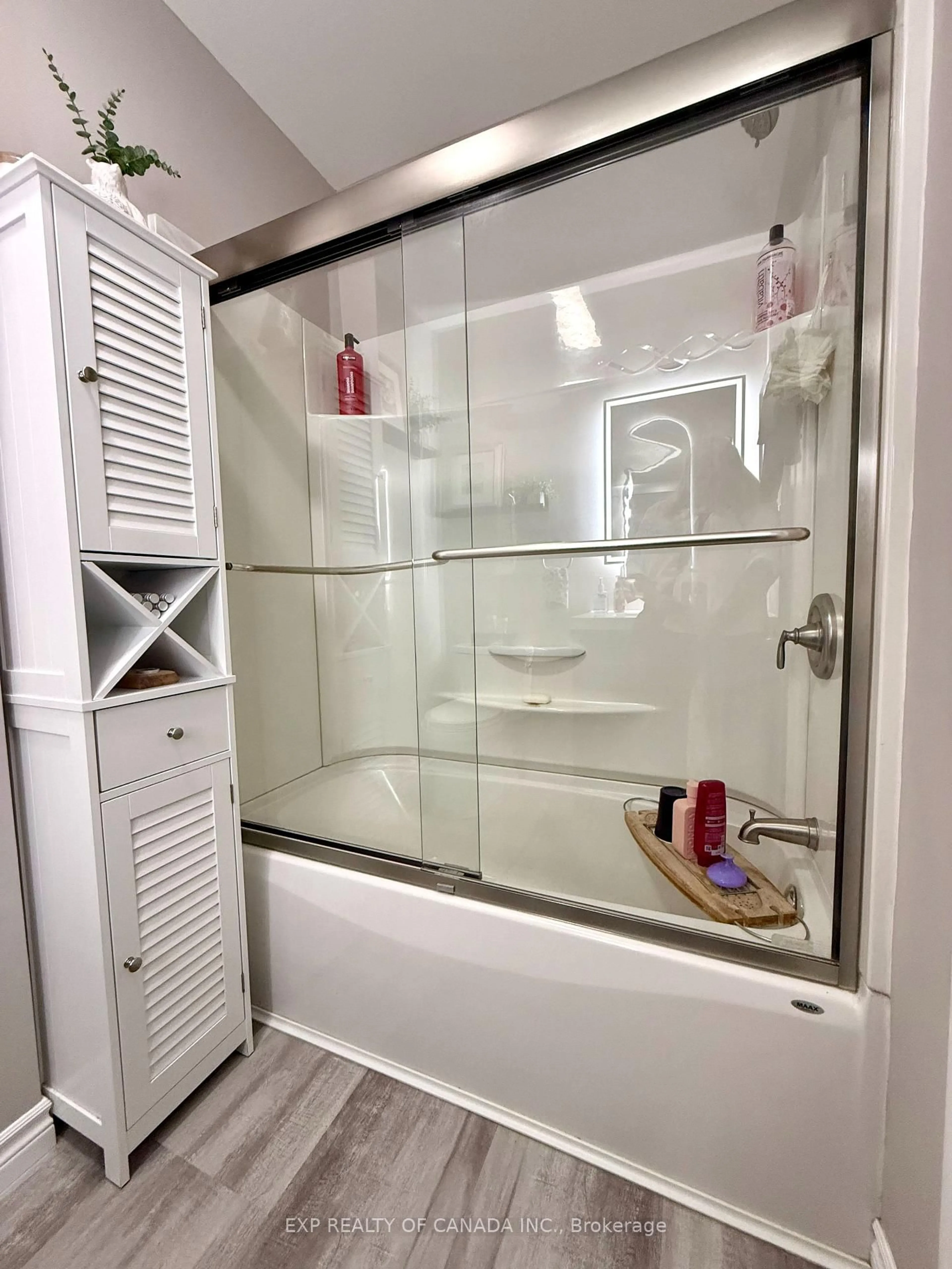Contemporary bathroom, ceramic/tile floor for 609 Pine St, Timmins Ontario P4N 2M2