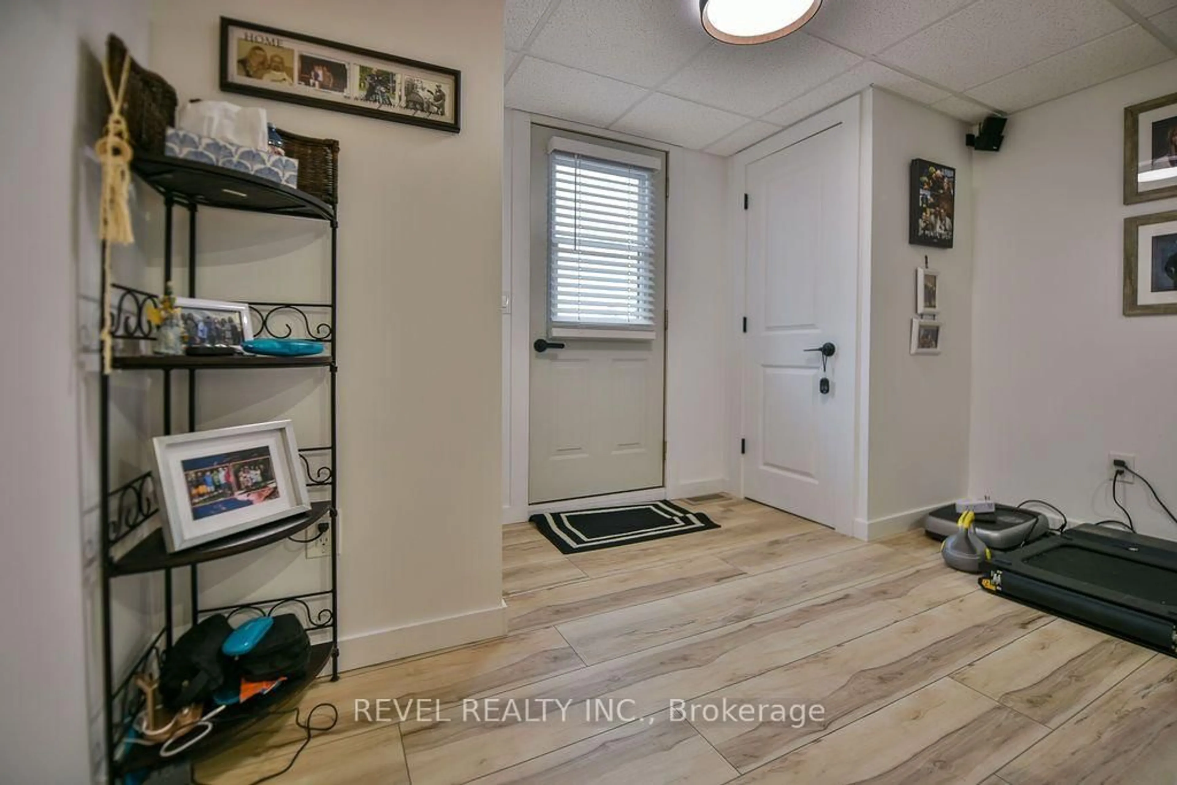 Indoor entryway for 44 Homestead Dr, Timmins Ontario P4N 8R9