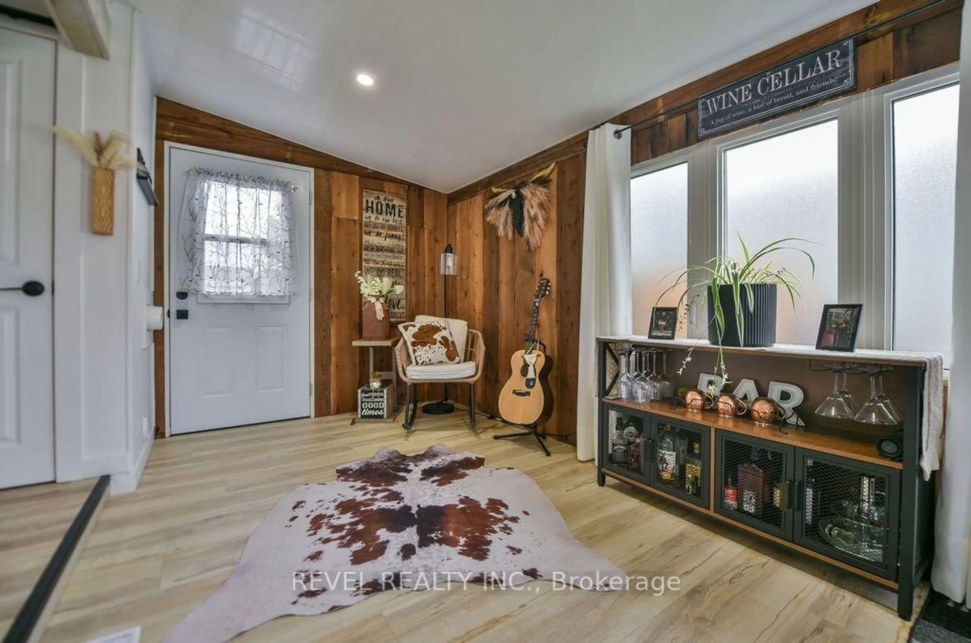 Indoor entryway for 44 Homestead Dr, Timmins Ontario P4N 8R9