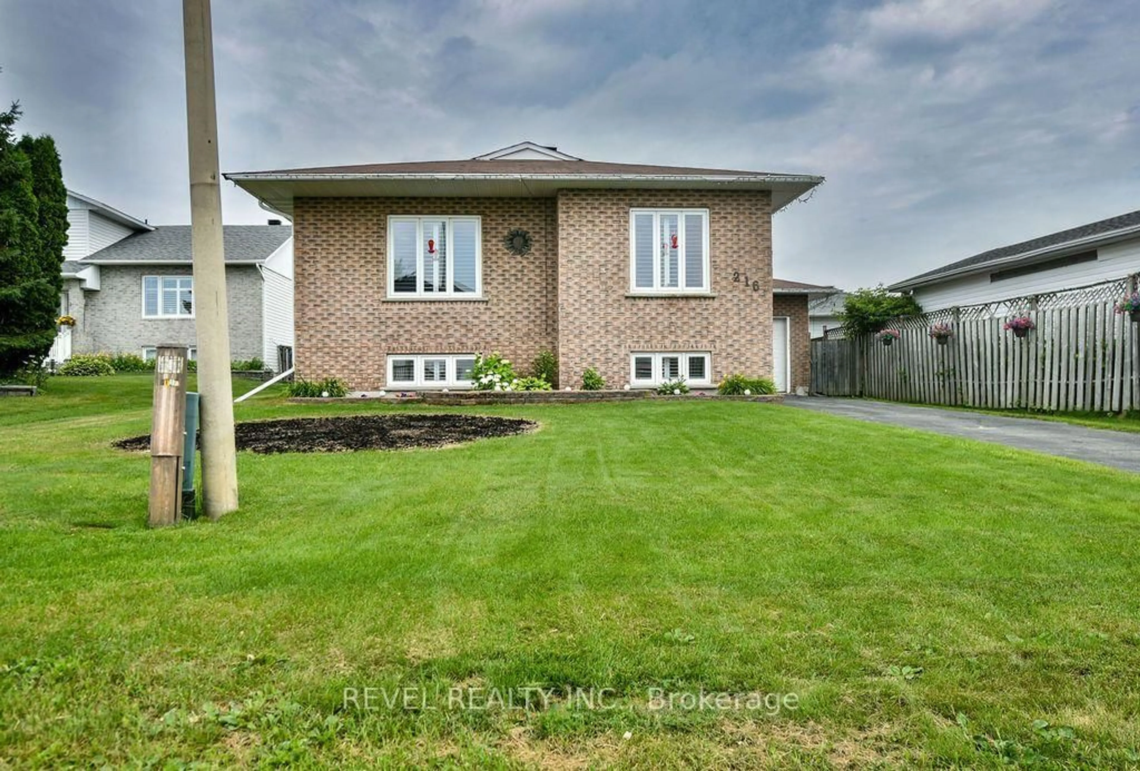 A pic from outside/outdoor area/front of a property/back of a property/a pic from drone, street for 216 Renee Pl, Timmins Ontario P4P 1E8