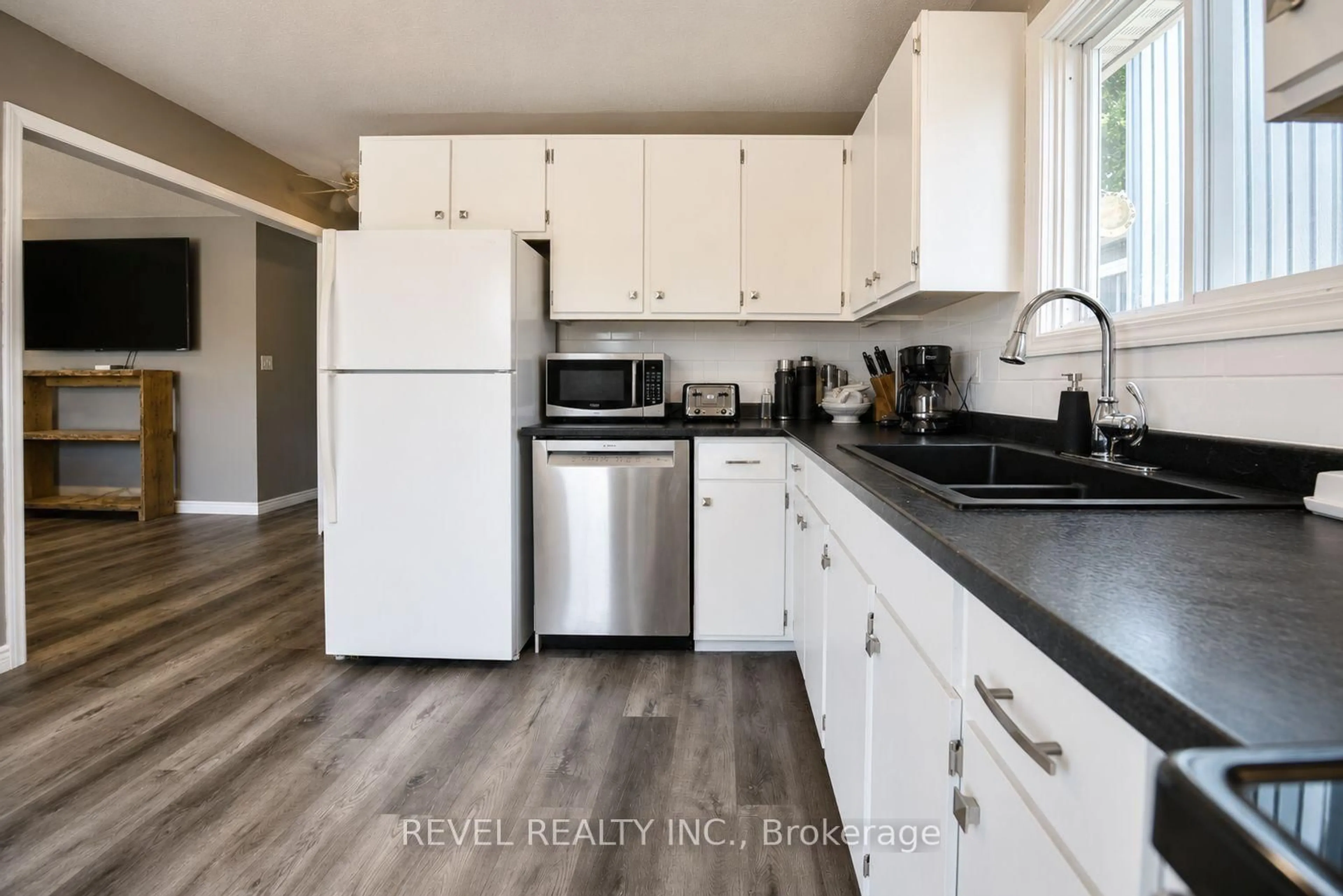Open concept kitchen, unknown for 1313 Gatineau Blvd, Timmins Ontario P4R 1E4