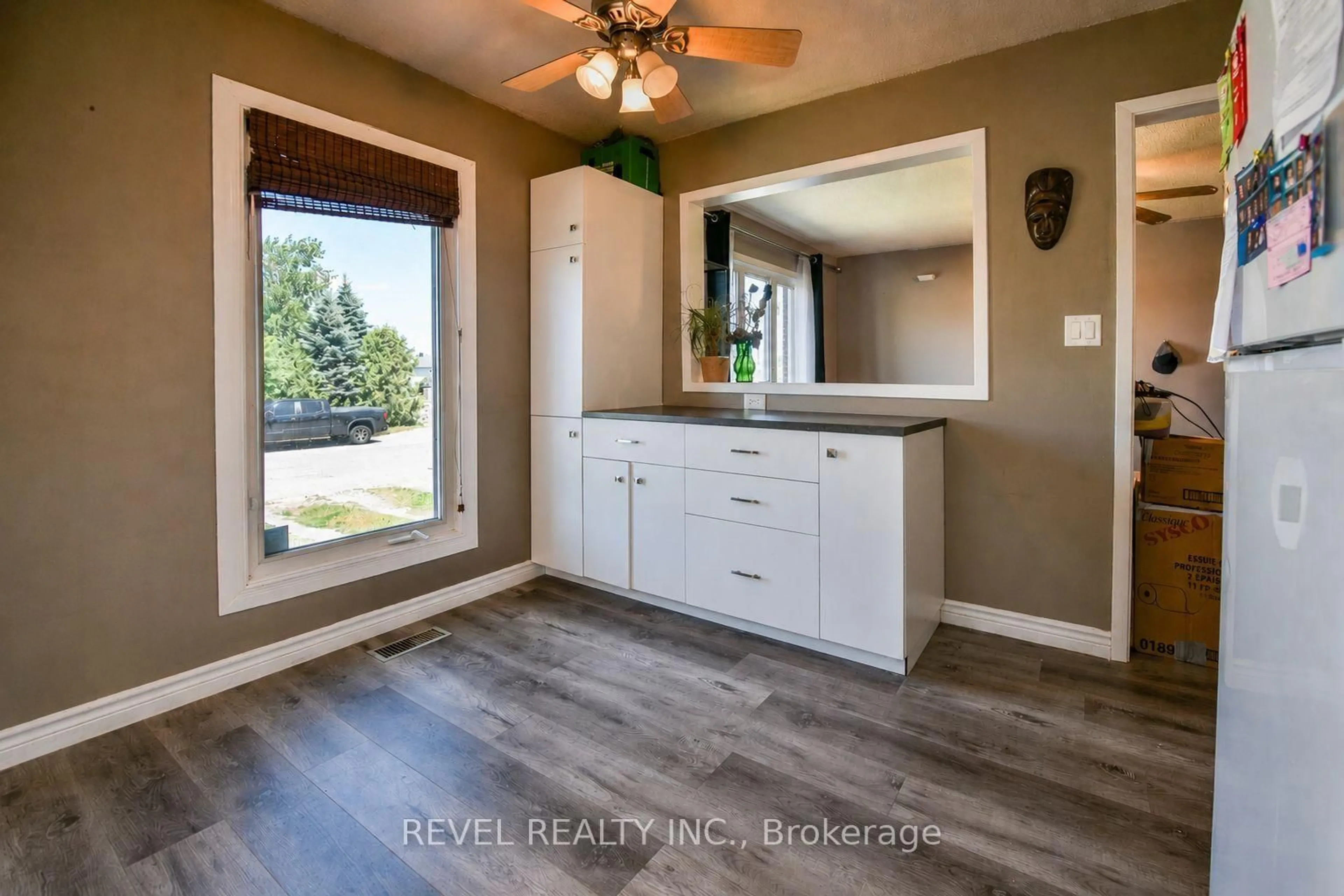 Open concept kitchen, ceramic/tile floor for 1313 Gatineau Blvd, Timmins Ontario P4R 1E4