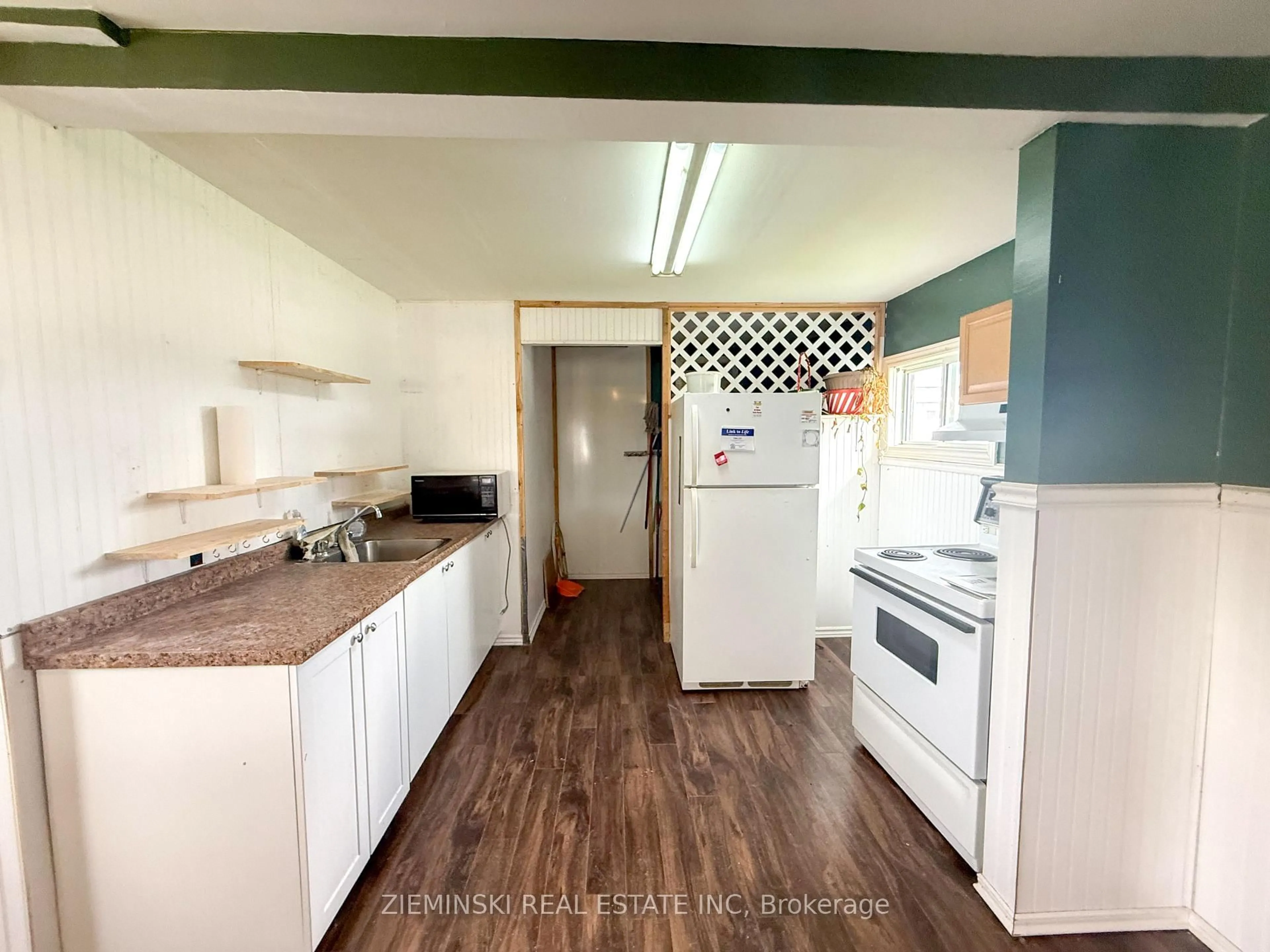 Standard kitchen, unknown for 3244 Hwy 67 Highway, Iroquois Falls Ontario P0N 1E0