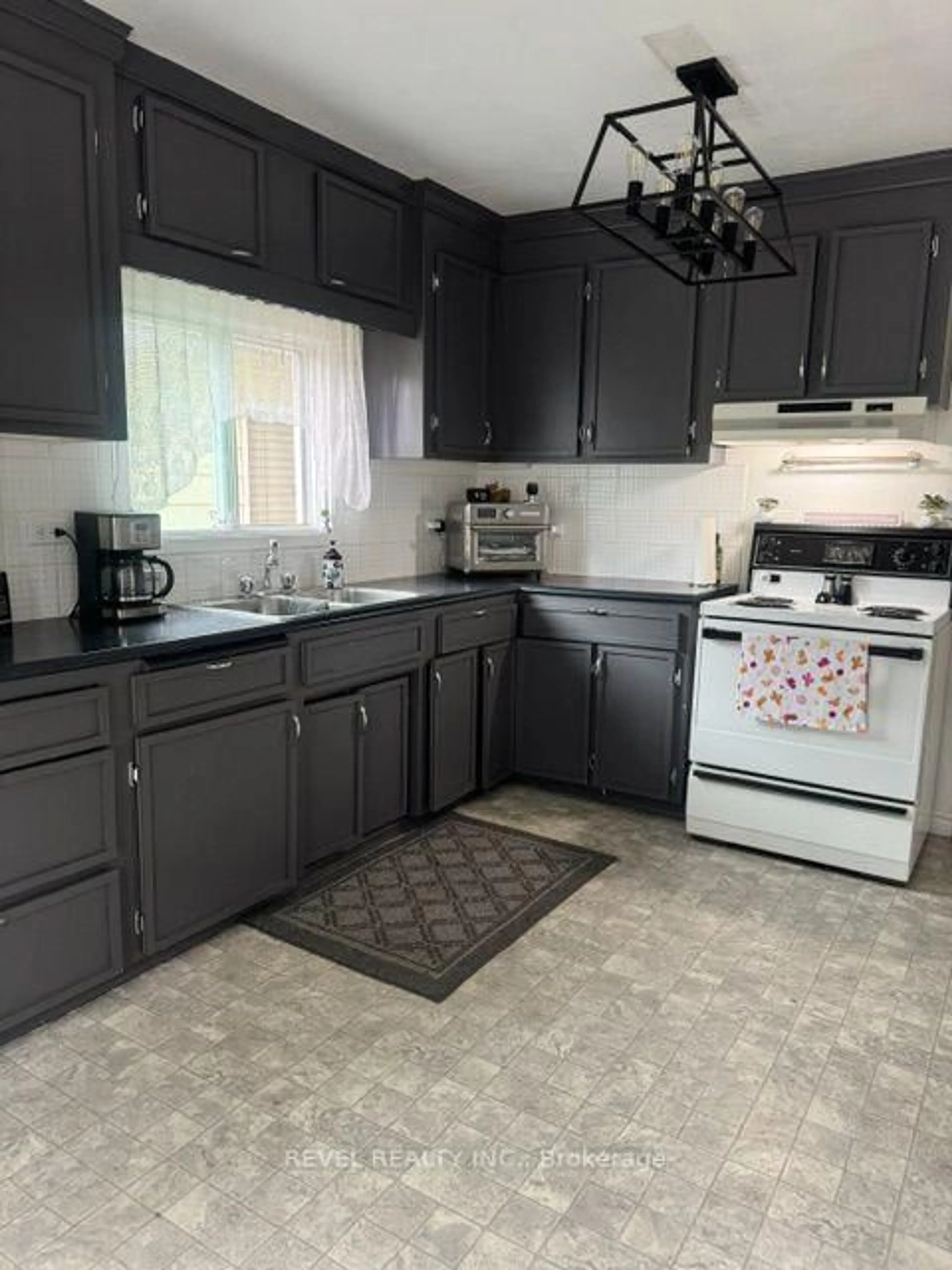 Standard kitchen, unknown for 393 Pine St, Timmins Ontario P4N 6L6
